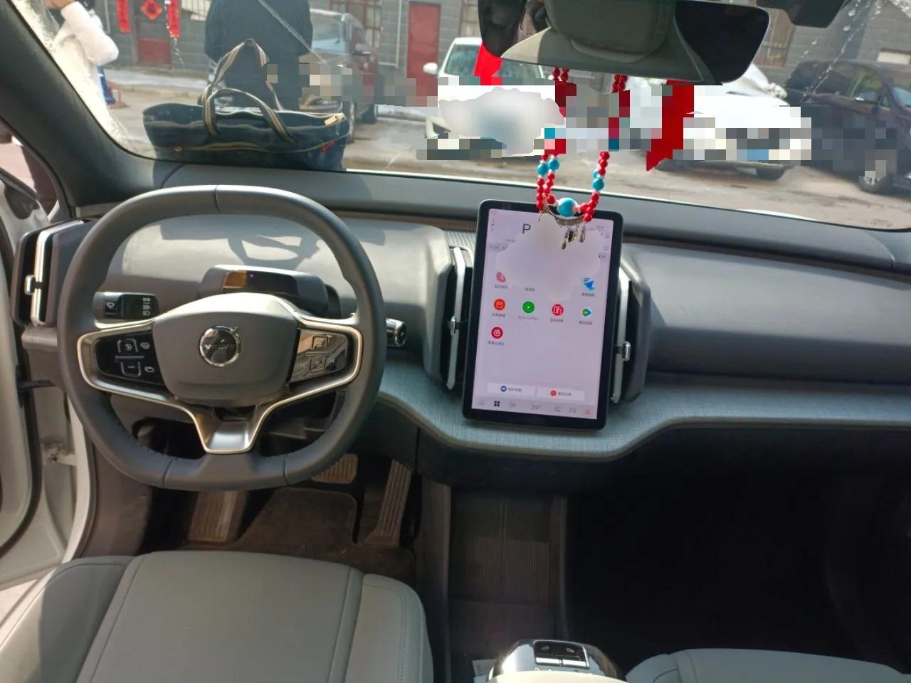Volvo EX30 2025 Rear-Drive Long-Range Plus Model — миниатюра 10