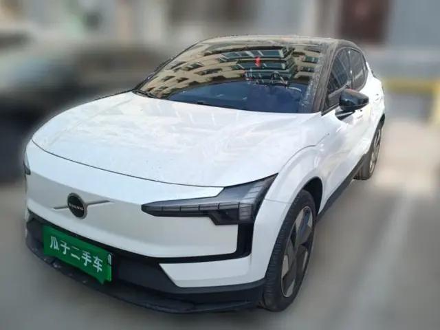 Volvo EX30 2025 Rear-Drive Long-Range Plus Model