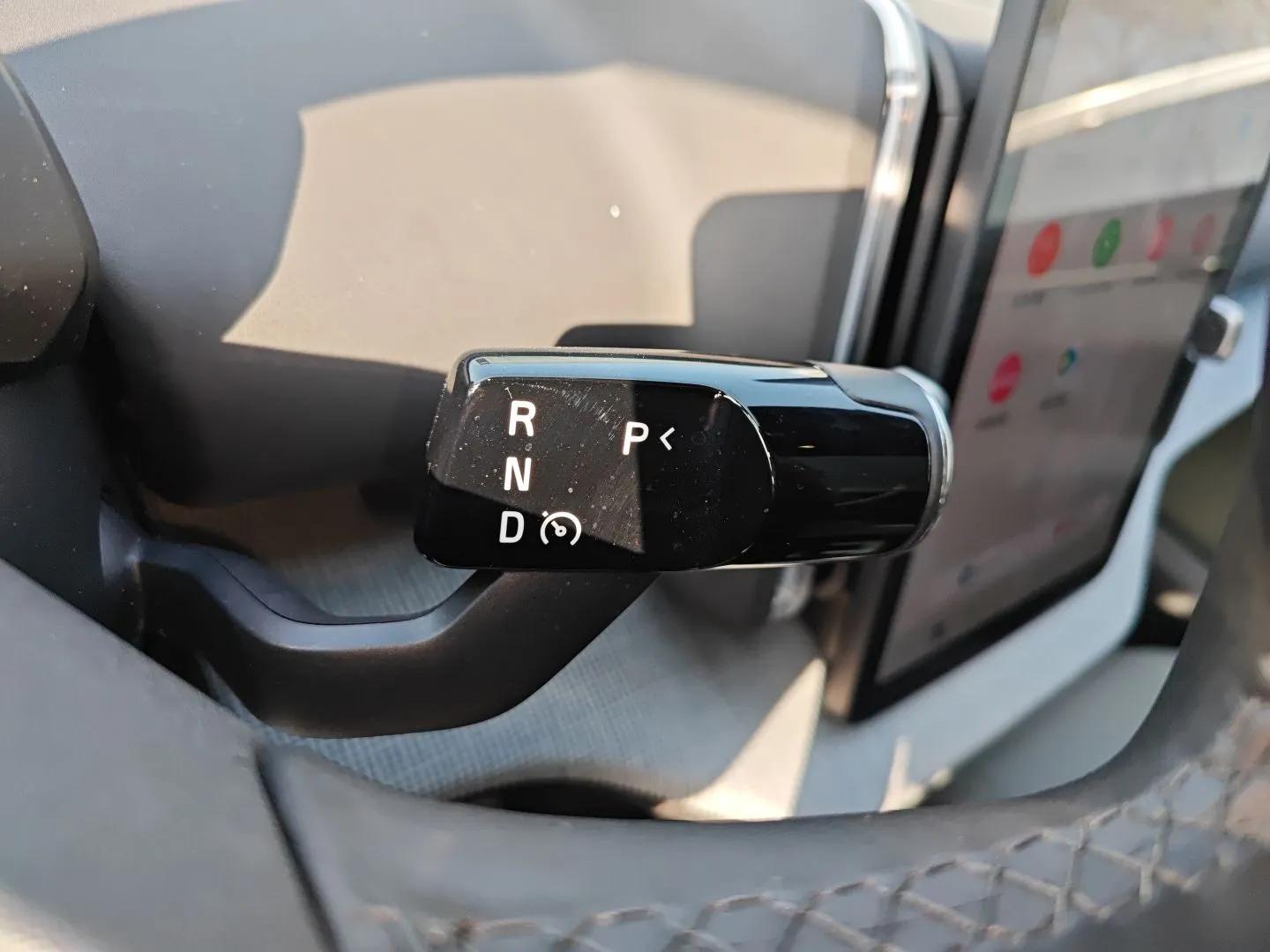 Volvo EX30 2025 Rear-Drive Long-Range Version Ultra — миниатюра 15