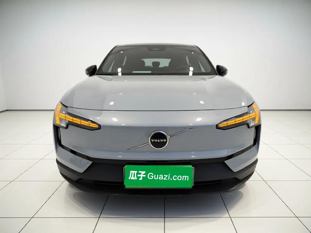 Volvo EX30 2025 Rear-Drive Long-Range Version Ultra — миниатюра 3