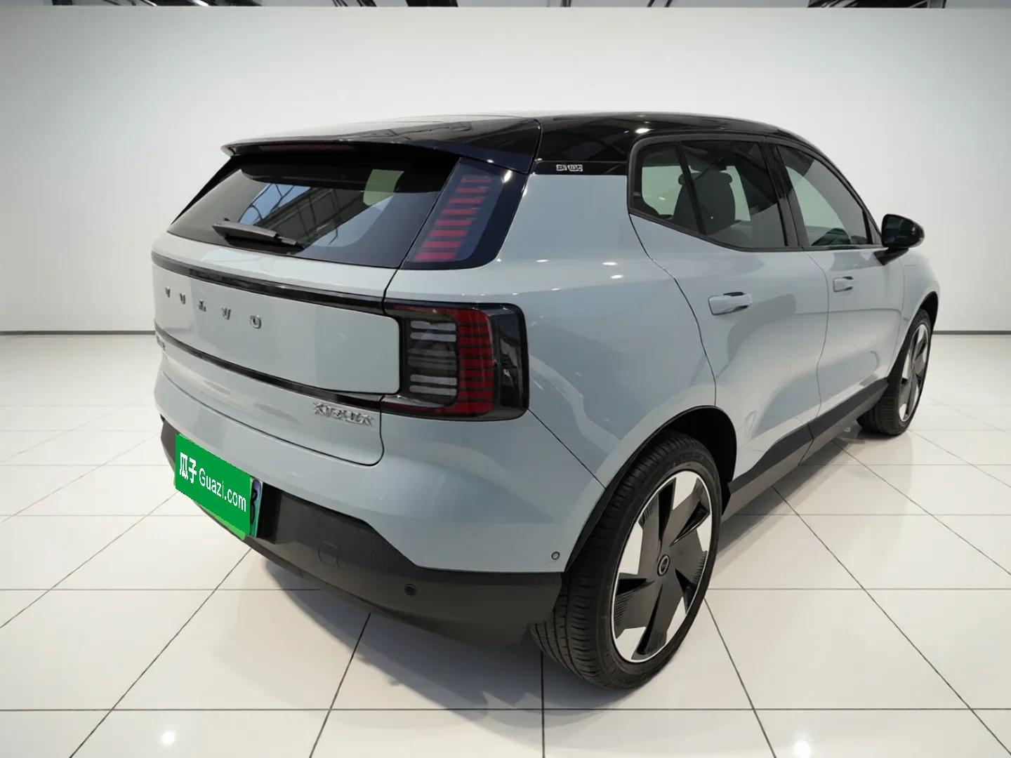 Volvo EX30 2025 Rear-Drive Long-Range Version Ultra — миниатюра 7