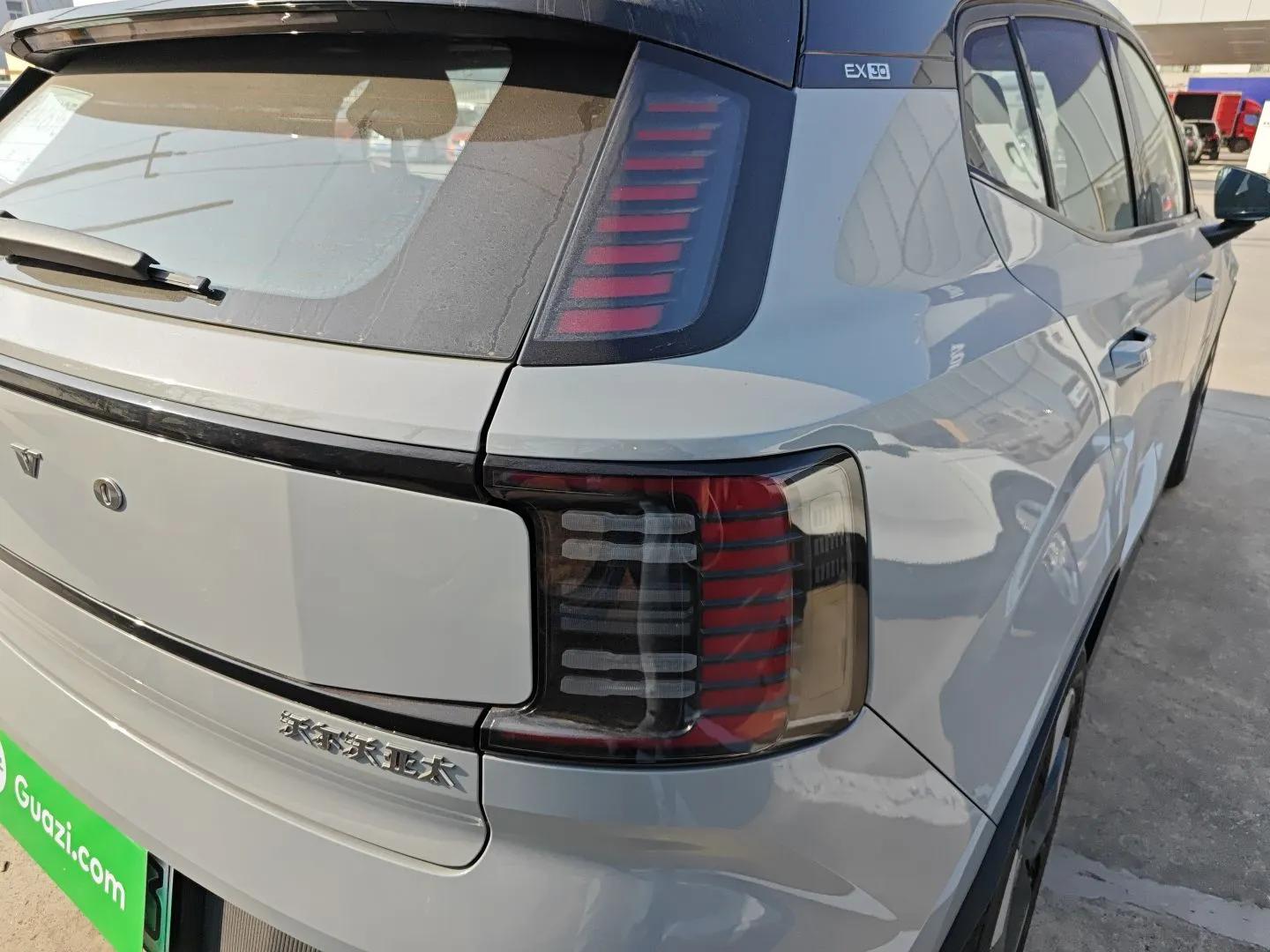 Volvo EX30 2025 Rear-Drive Long-Range Version Ultra — миниатюра 8