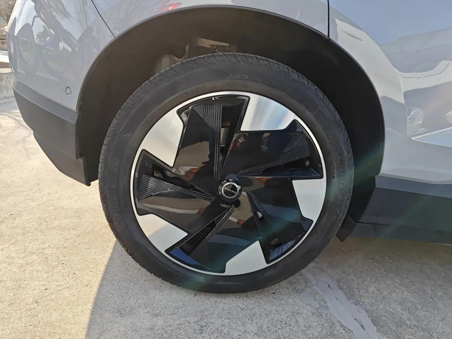 Volvo EX30 2025 Rear-Drive Long-Range Version Ultra — миниатюра 10