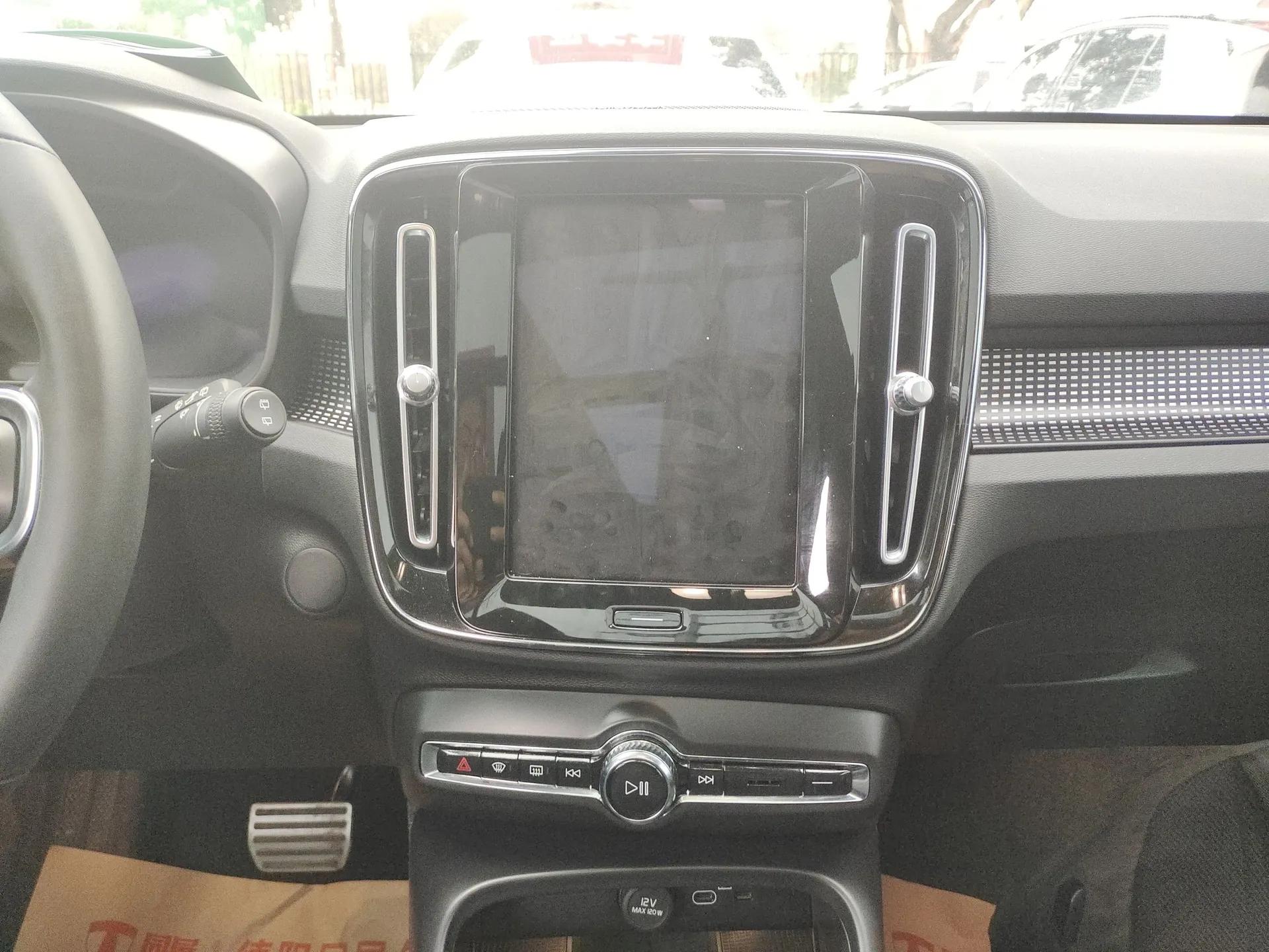 Volvo XC40 New Energy 2022 Long-Range PRO Version — миниатюра 16