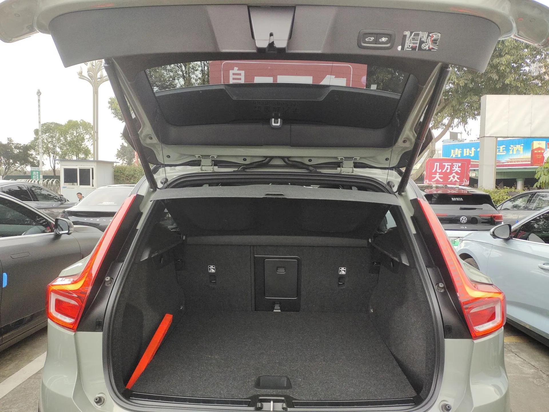 Volvo XC40 New Energy 2022 Long-Range PRO Version — миниатюра 22