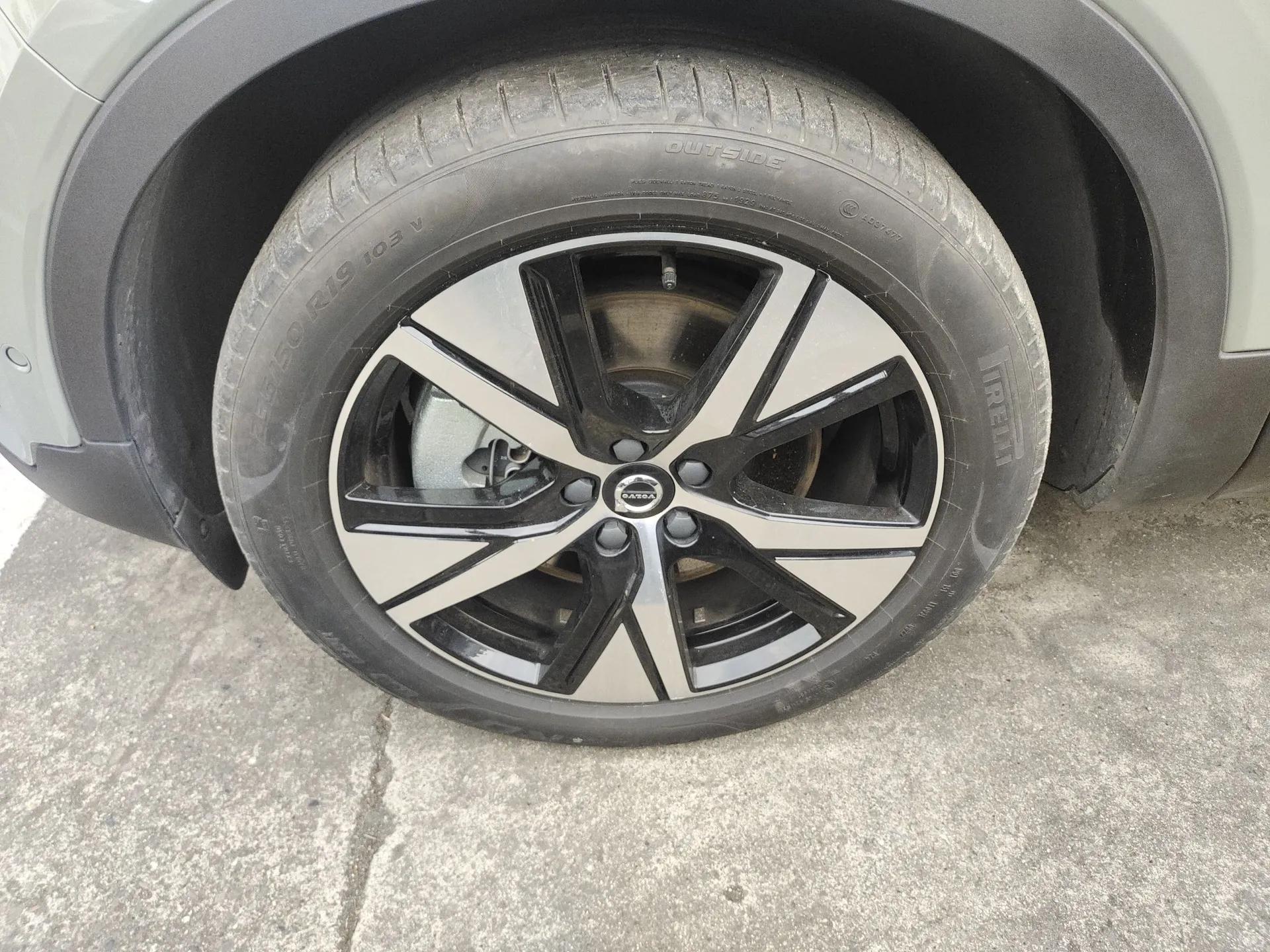 Volvo XC40 New Energy 2022 Long-Range PRO Version — миниатюра 8