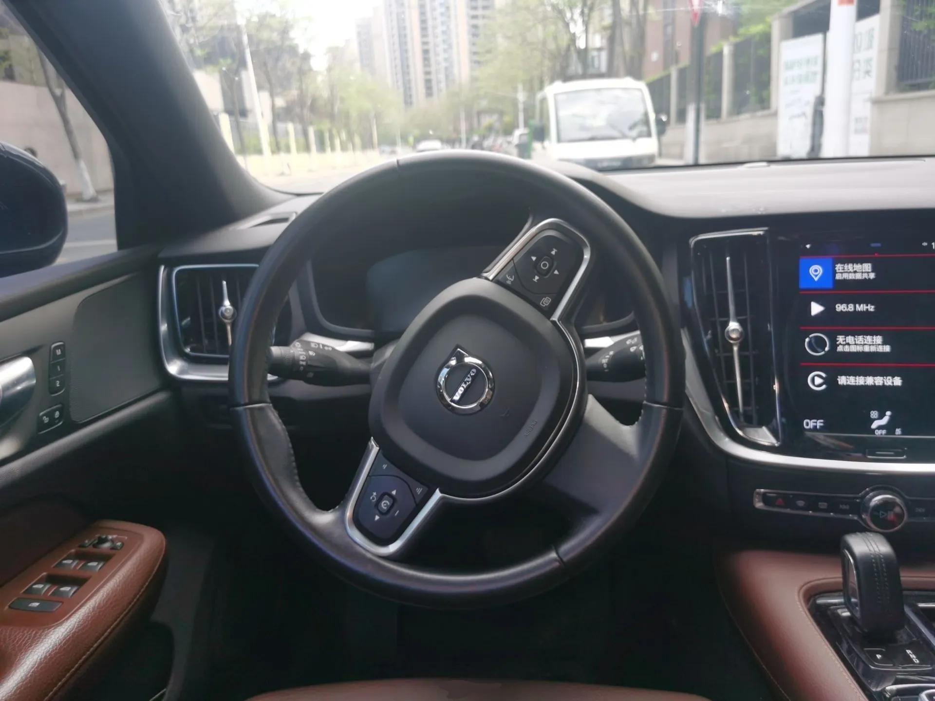 Volvo S60 New Energy 2021 T8 E-Drive Hybrid Four-Wheel Drive Smart Luxury Edition — миниатюра 11
