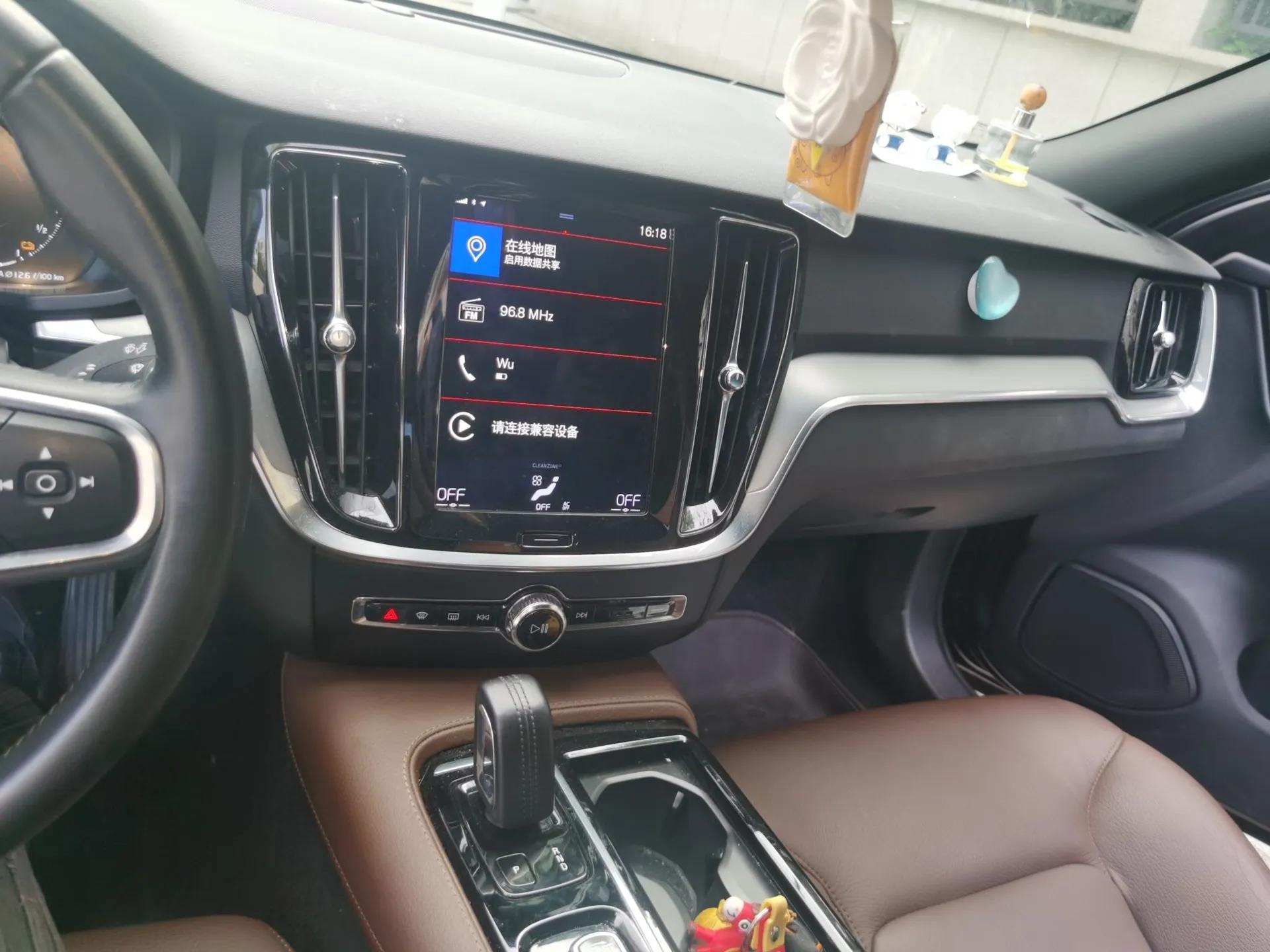 Volvo S60 New Energy 2021 T8 E-Drive Hybrid Four-Wheel Drive Smart Luxury Edition — миниатюра 14
