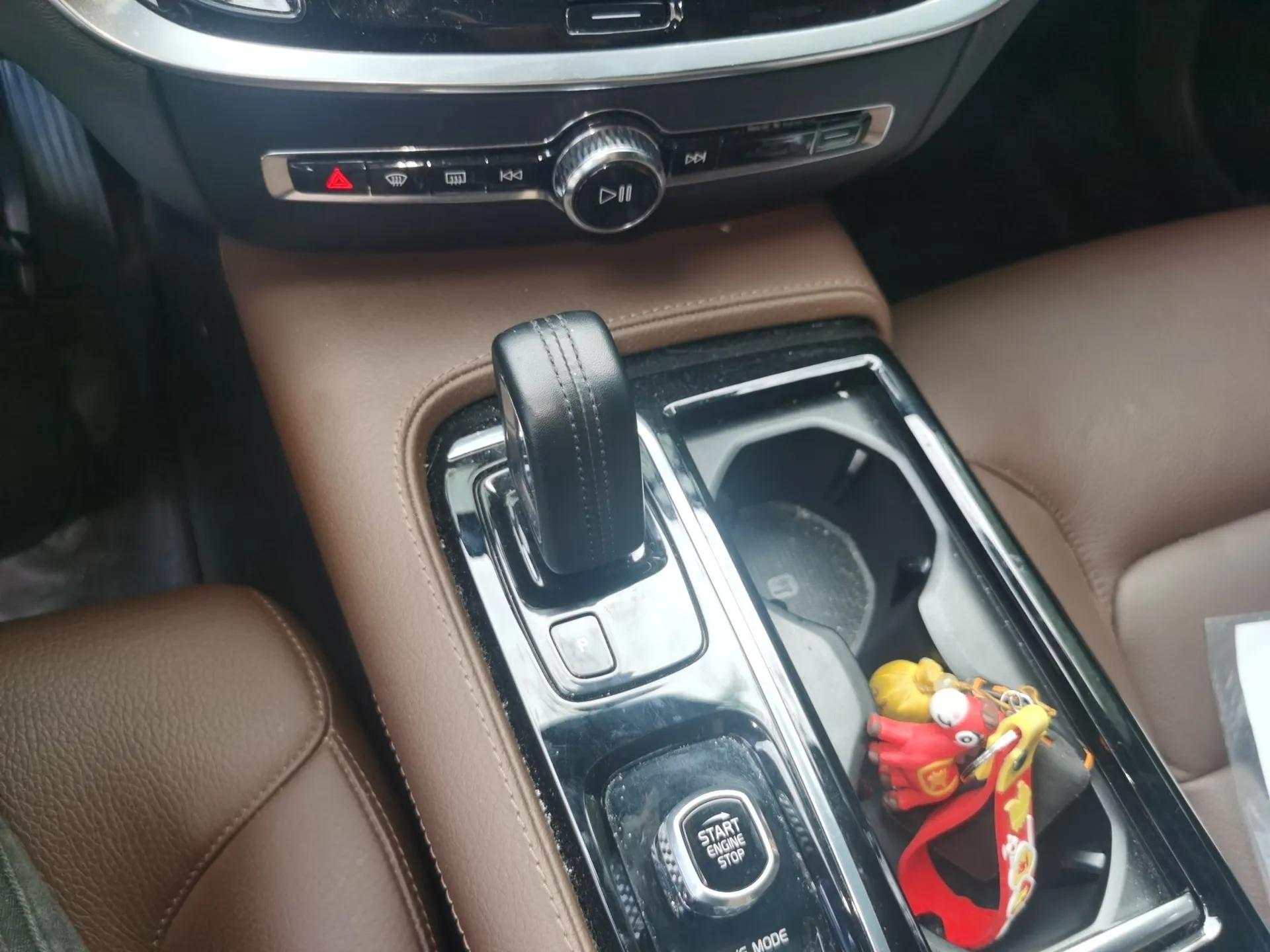 Volvo S60 New Energy 2021 T8 E-Drive Hybrid Four-Wheel Drive Smart Luxury Edition — миниатюра 15