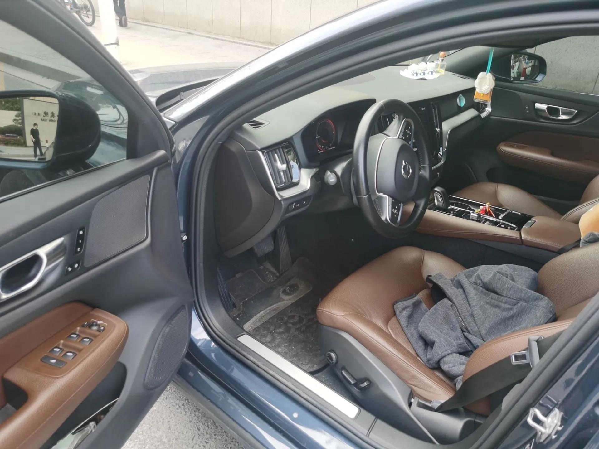 Volvo S60 New Energy 2021 T8 E-Drive Hybrid Four-Wheel Drive Smart Luxury Edition — миниатюра 17