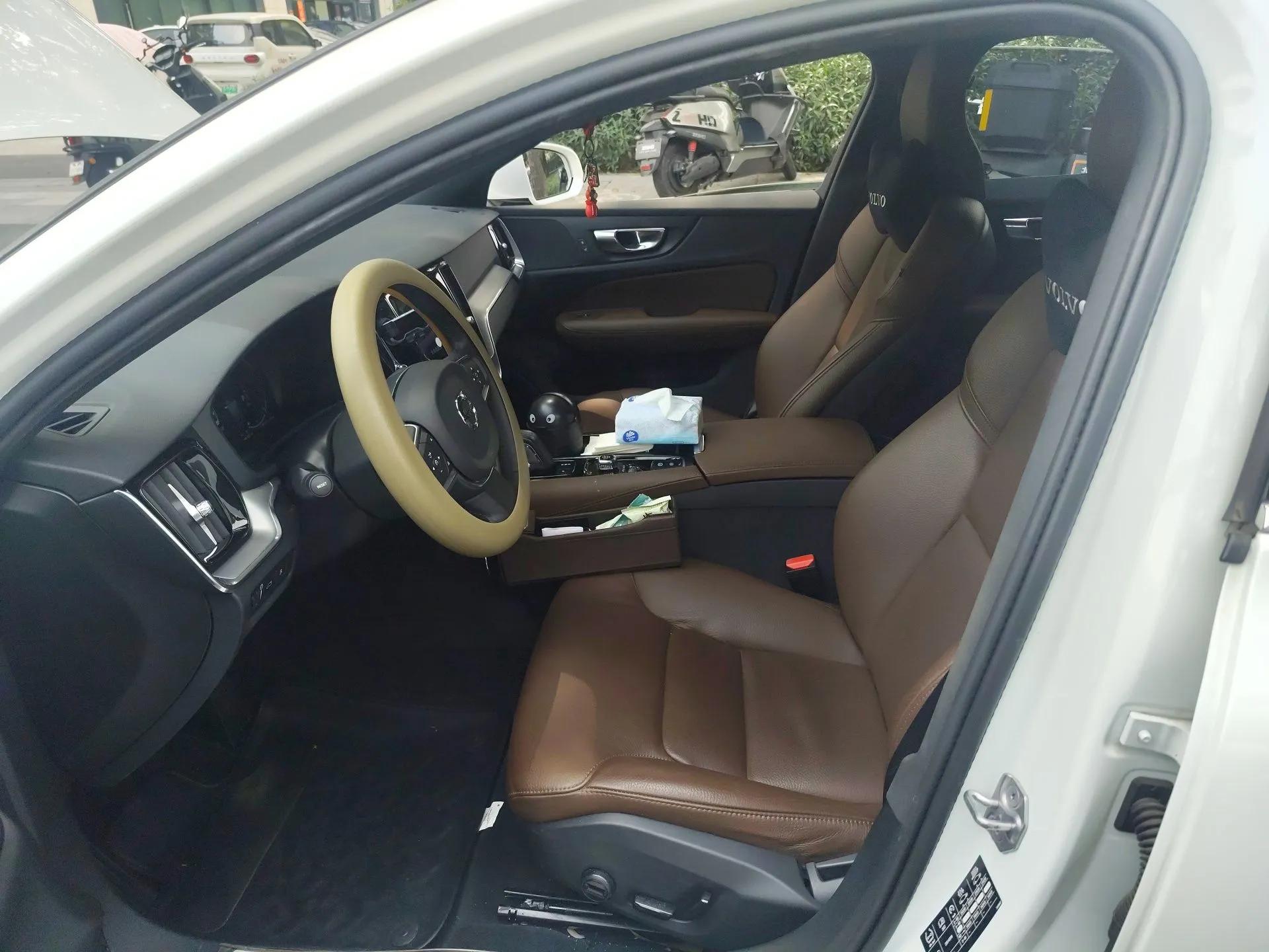 Volvo S60 New Energy 2021 T8 E-Drive Hybrid Four-Wheel Drive Smart Luxury Edition — миниатюра 16