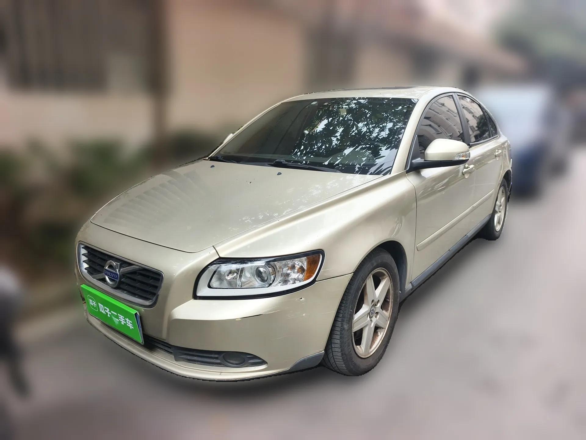 Volvo S40 2011 2.0L Automatic ZhiShang Edition — миниатюра 1