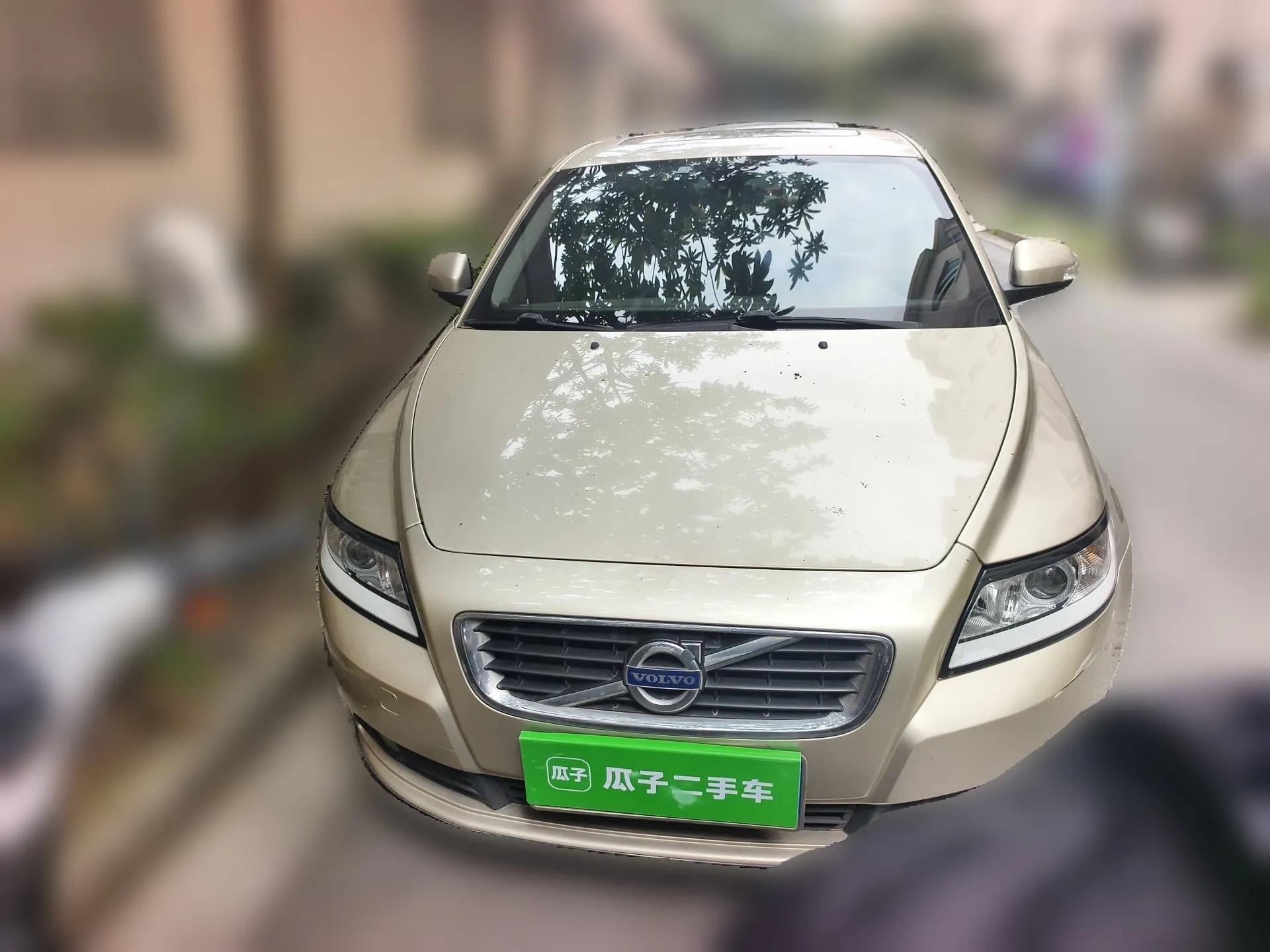 Volvo S40 2011 2.0L Automatic ZhiShang Edition — миниатюра 2