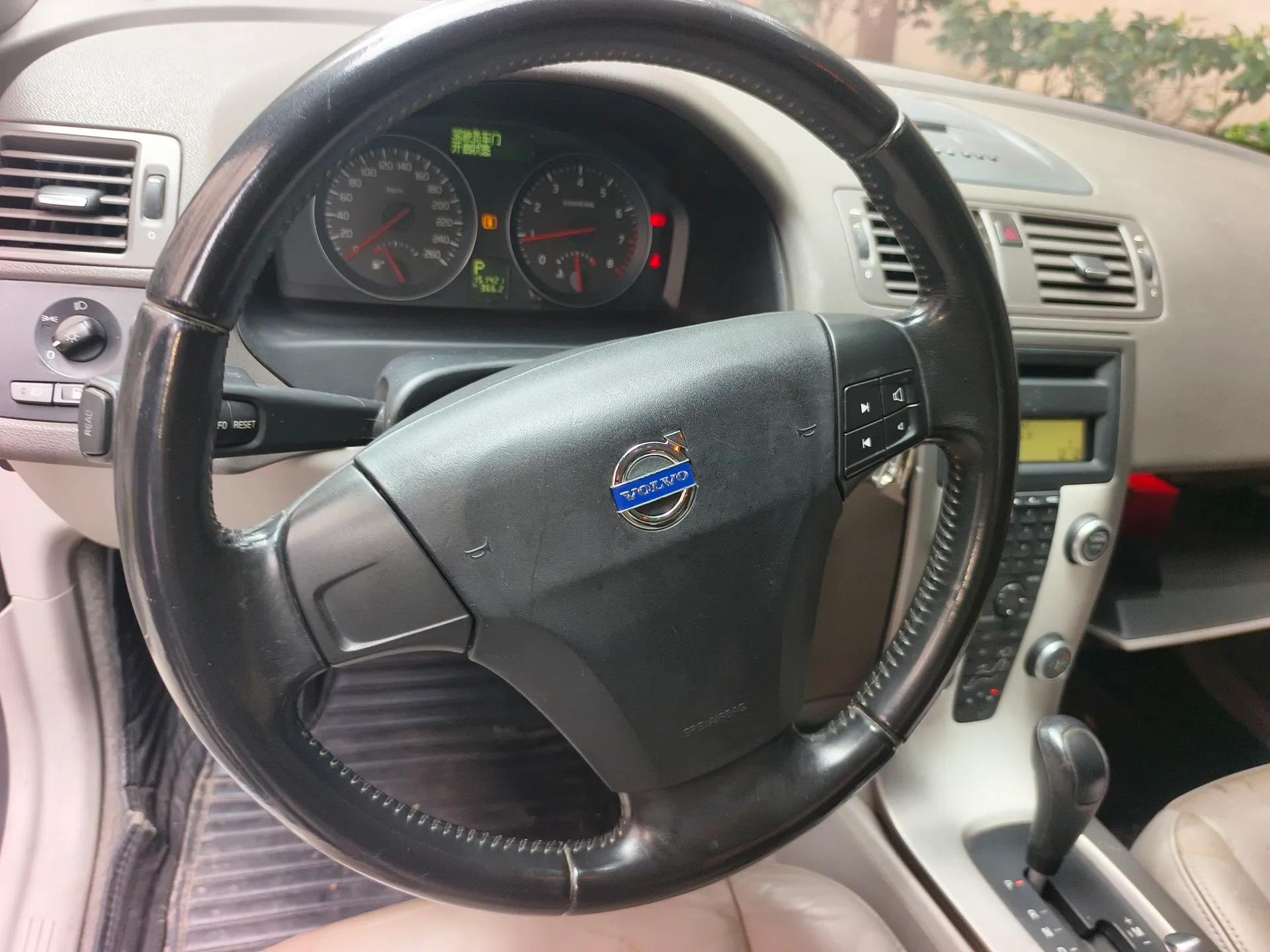 Volvo S40 2011 2.0L Automatic ZhiShang Edition — миниатюра 11