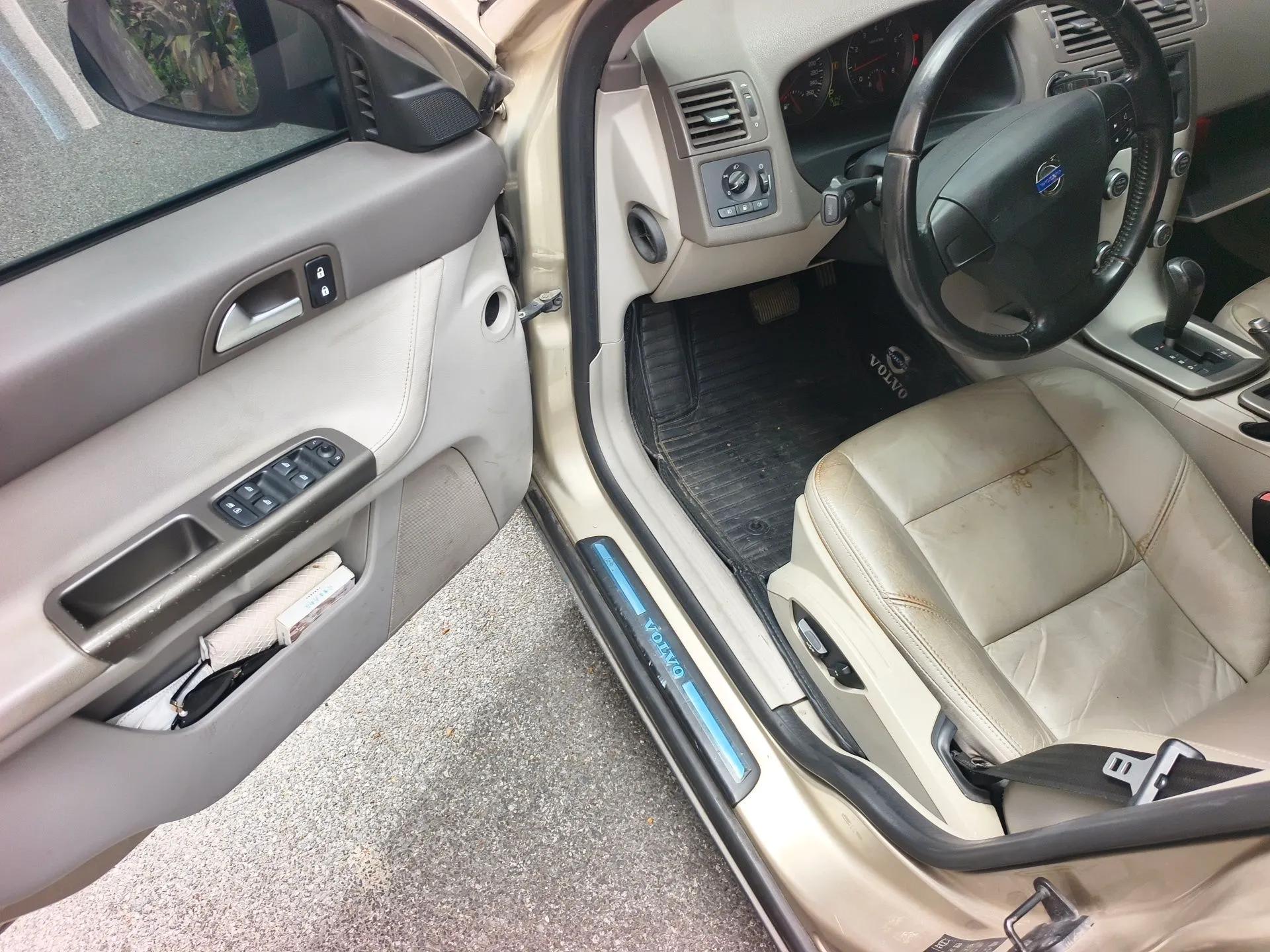 Volvo S40 2011 2.0L Automatic ZhiShang Edition — миниатюра 17