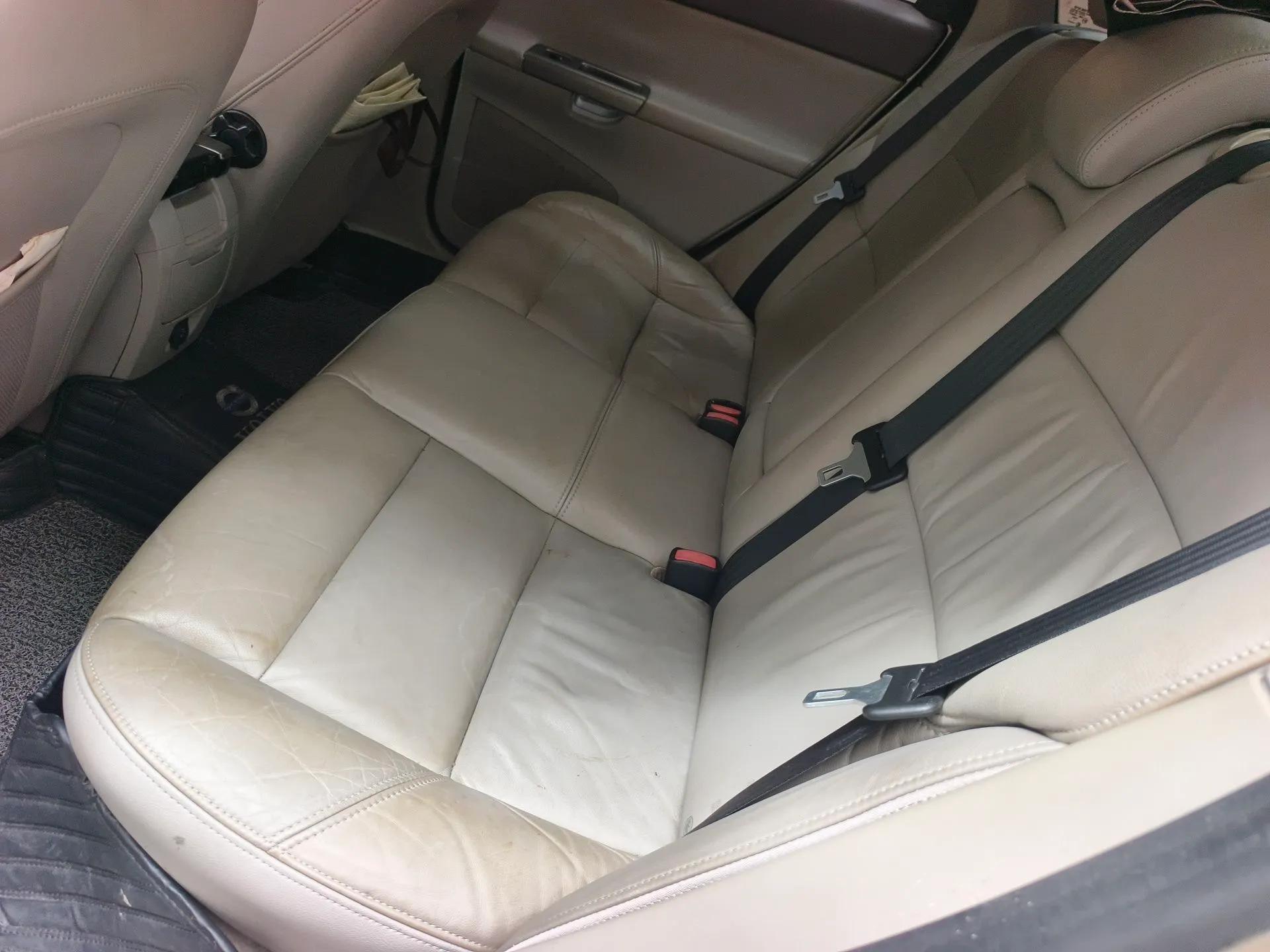 Volvo S40 2011 2.0L Automatic ZhiShang Edition — миниатюра 18