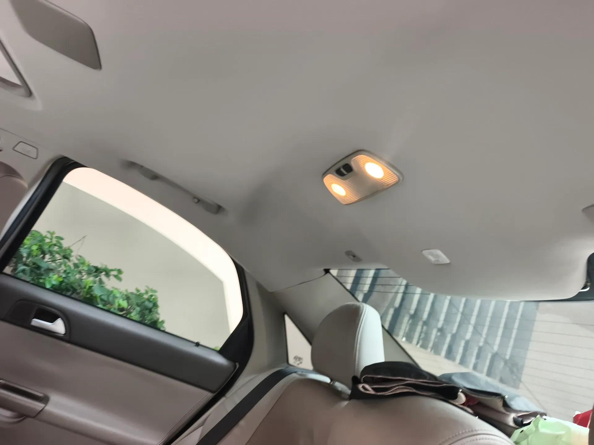 Volvo S40 2011 2.0L Automatic ZhiShang Edition — миниатюра 19