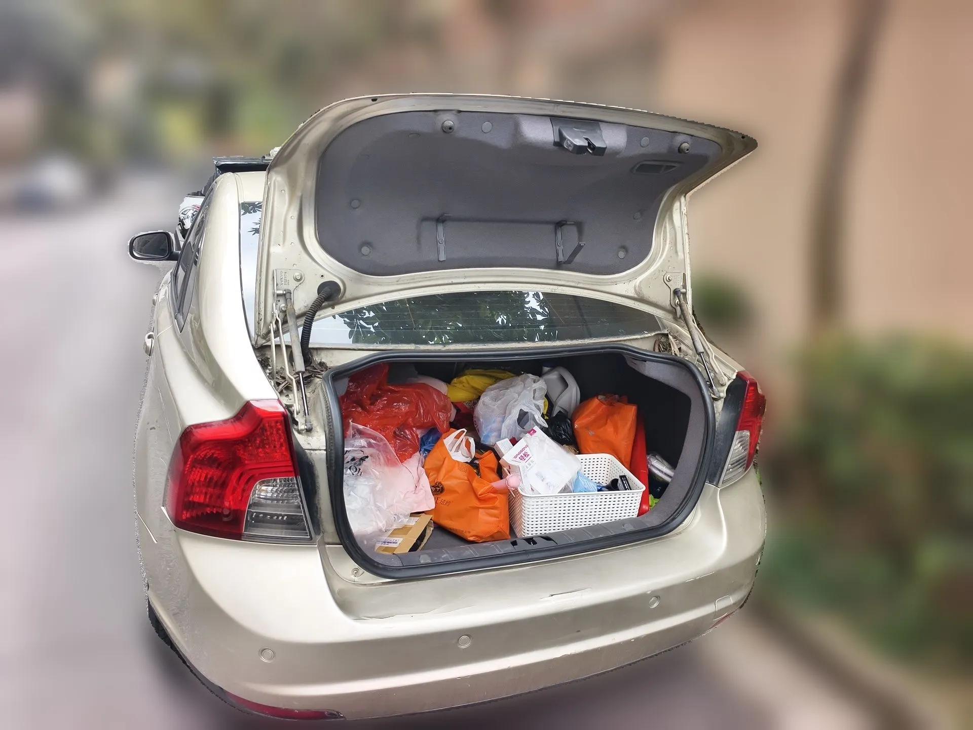 Volvo S40 2011 2.0L Automatic ZhiShang Edition — миниатюра 20
