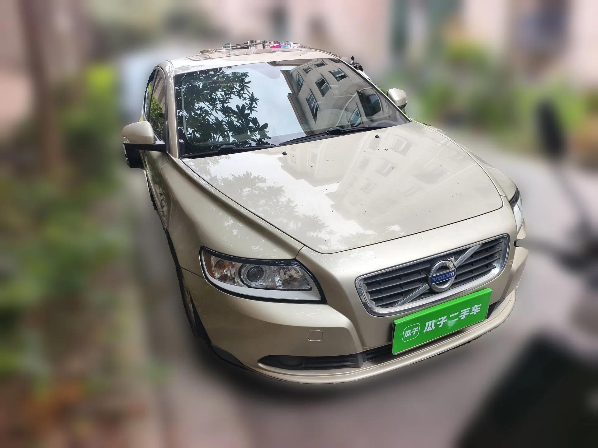 Volvo S40 2011 2.0L Automatic ZhiShang Edition — миниатюра 3