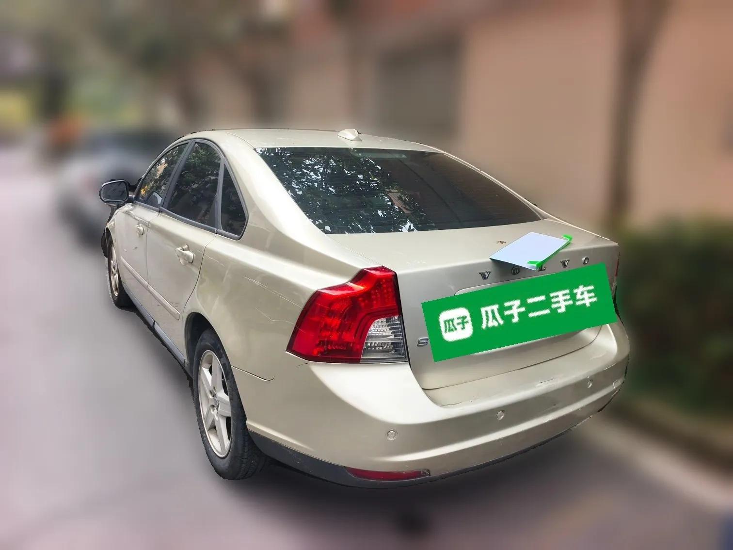 Volvo S40 2011 2.0L Automatic ZhiShang Edition — миниатюра 4