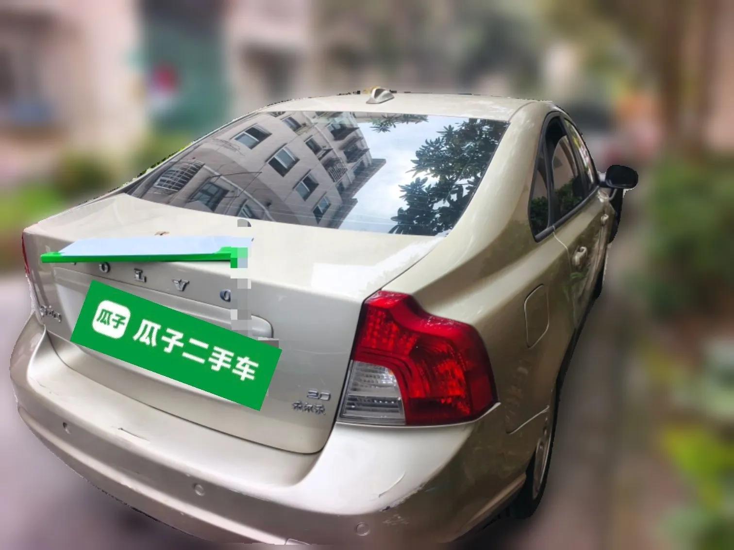 Volvo S40 2011 2.0L Automatic ZhiShang Edition — миниатюра 6