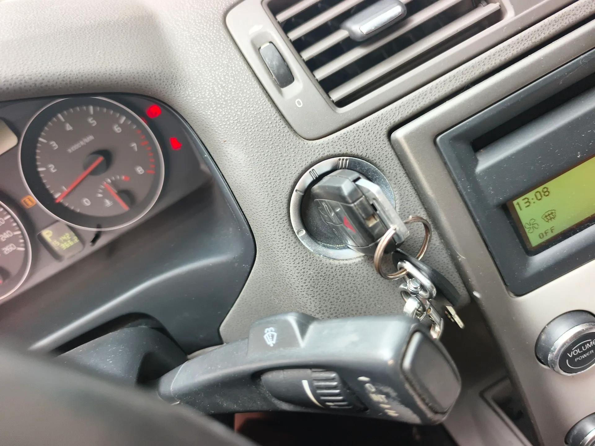 Volvo S40 2011 2.0L Automatic ZhiShang Edition — миниатюра 9