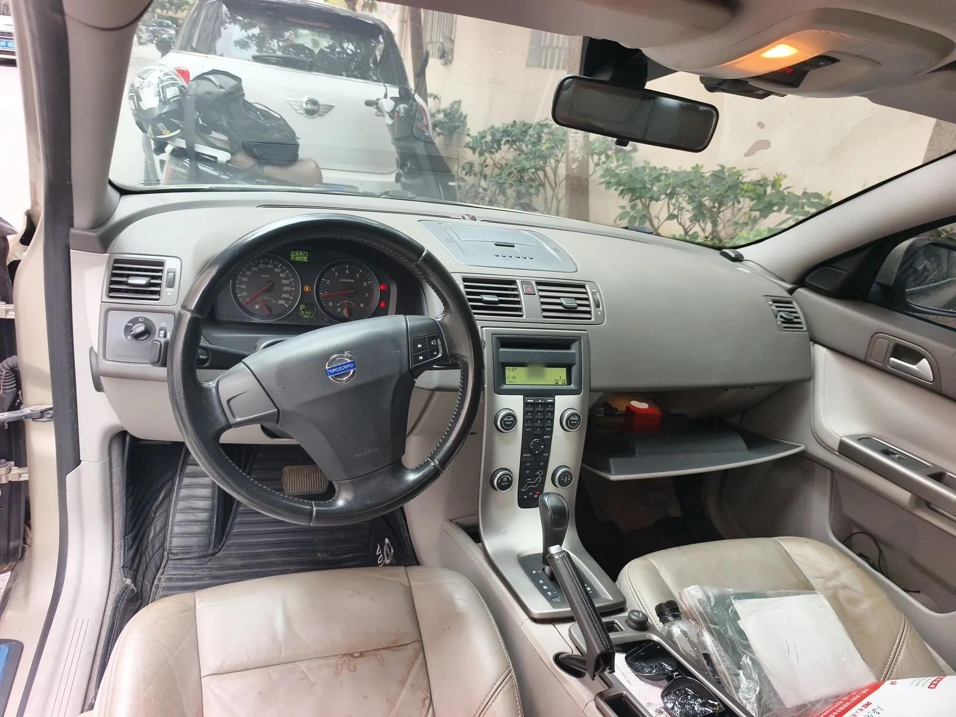 Volvo S40 2011 2.0L Automatic ZhiShang Edition — миниатюра 10