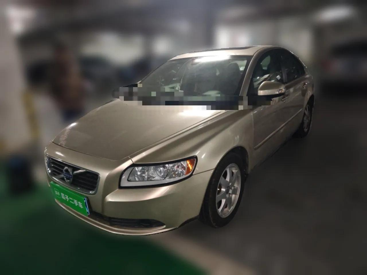 Volvo S40 2010 2.0L Automatic ZhiShang Edition — миниатюра 1