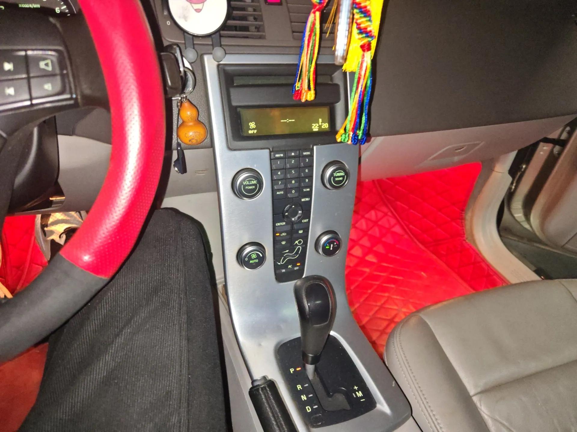 Volvo S40 2010 2.0L Automatic ZhiShang Edition — миниатюра 14