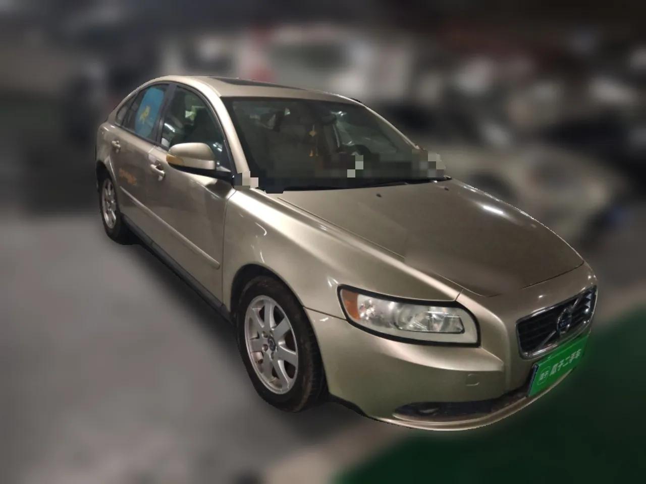 Volvo S40 2010 2.0L Automatic ZhiShang Edition — миниатюра 3