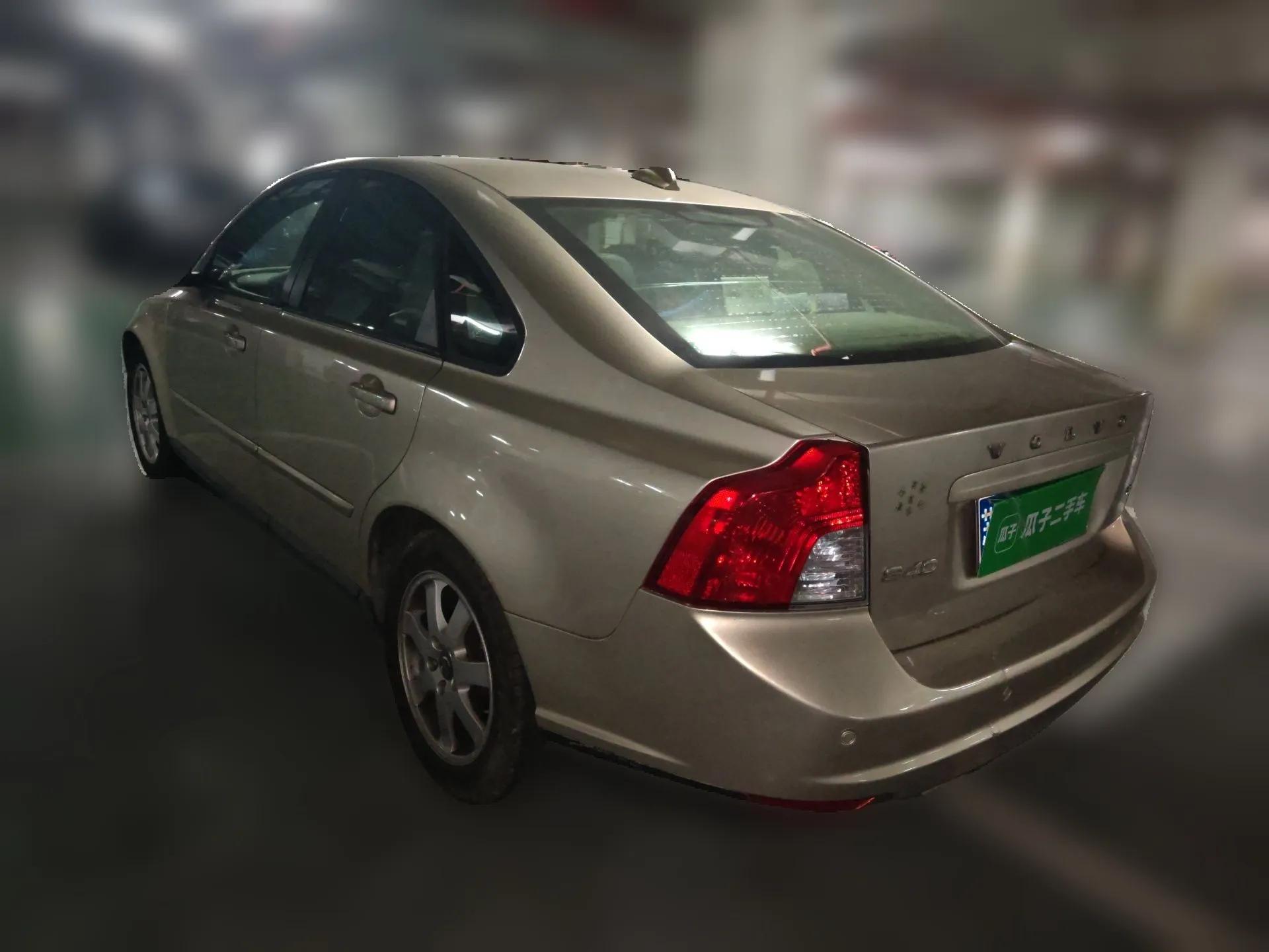 Volvo S40 2010 2.0L Automatic ZhiShang Edition — миниатюра 4