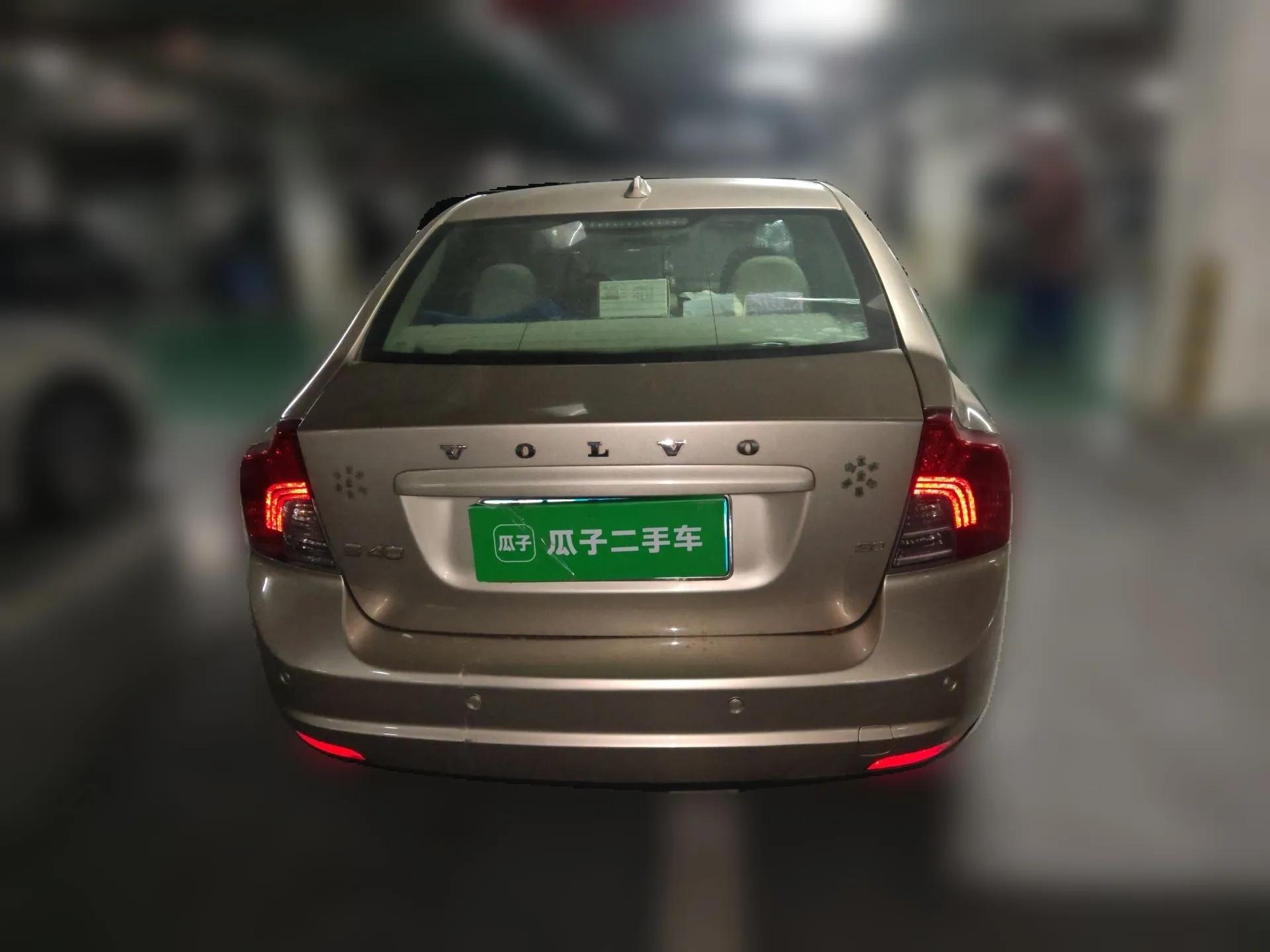 Volvo S40 2010 2.0L Automatic ZhiShang Edition — миниатюра 5