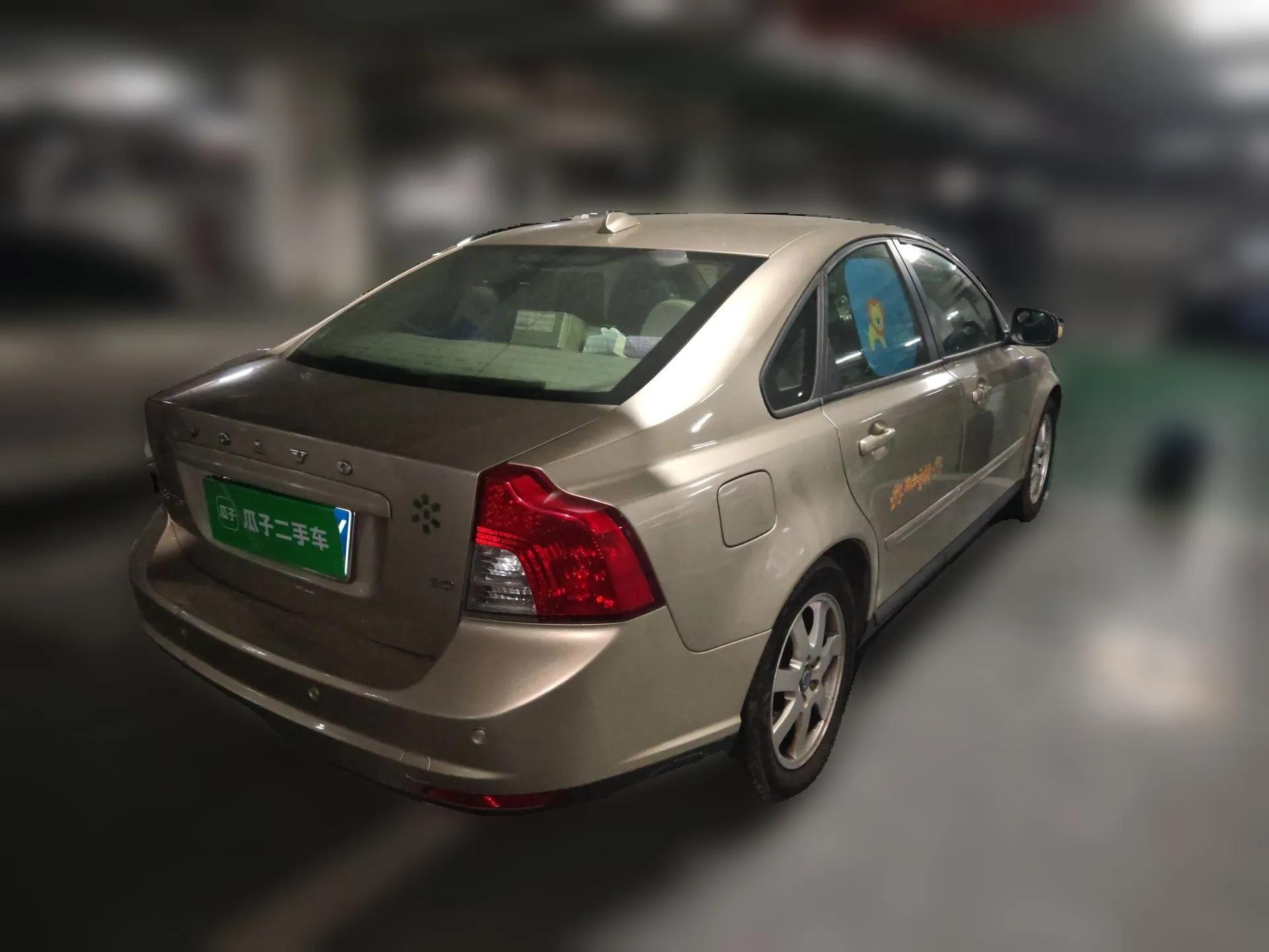Volvo S40 2010 2.0L Automatic ZhiShang Edition — миниатюра 6