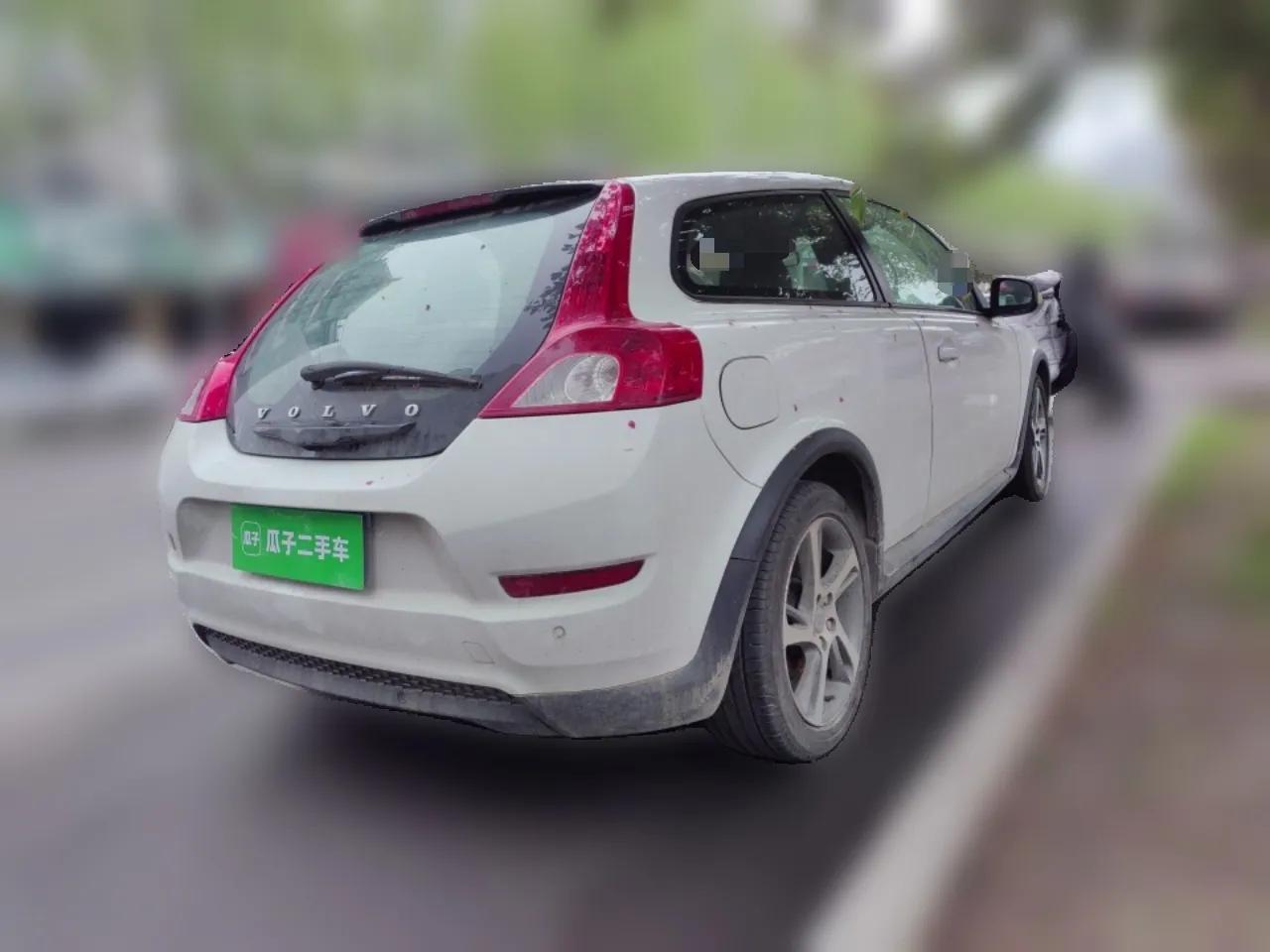 Volvo C30 2012 2.0L Aktiv Dynamic Package Edition — миниатюра 6