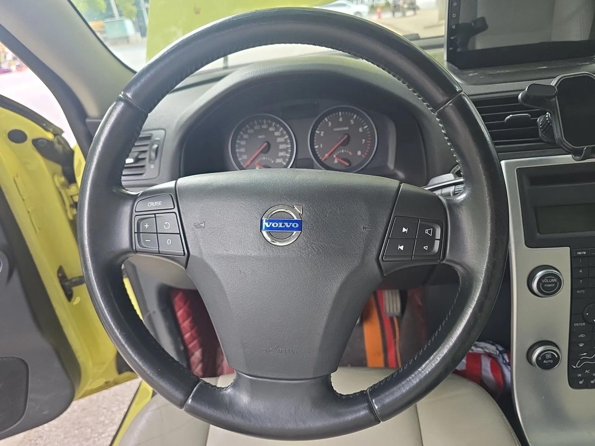 Volvo C30 2012 2.0L Aktiv Dynamic Package Edition — миниатюра 11