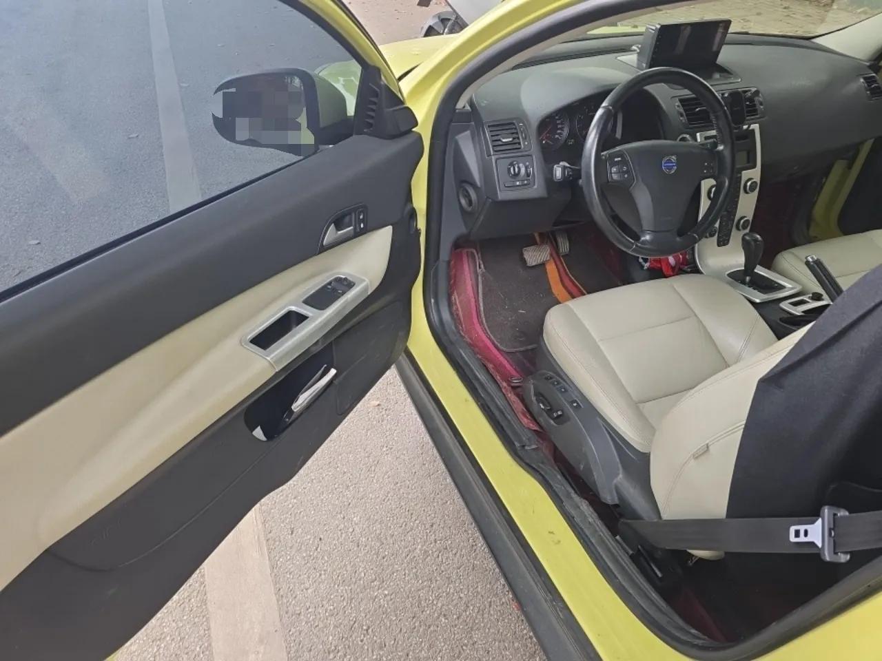Volvo C30 2012 2.0L Aktiv Dynamic Package Edition — миниатюра 17