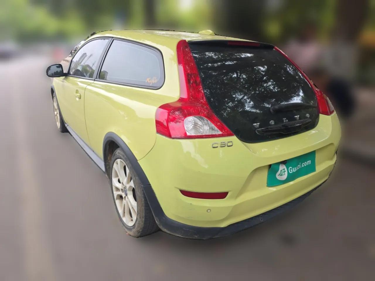 Volvo C30 2012 2.0L Aktiv Dynamic Package Edition — миниатюра 4