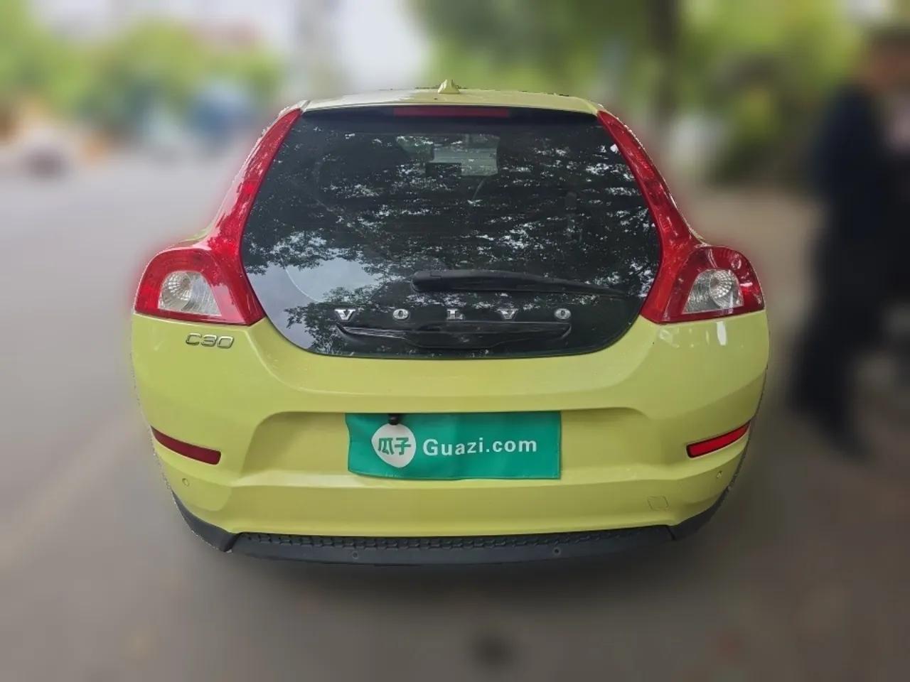 Volvo C30 2012 2.0L Aktiv Dynamic Package Edition — миниатюра 5