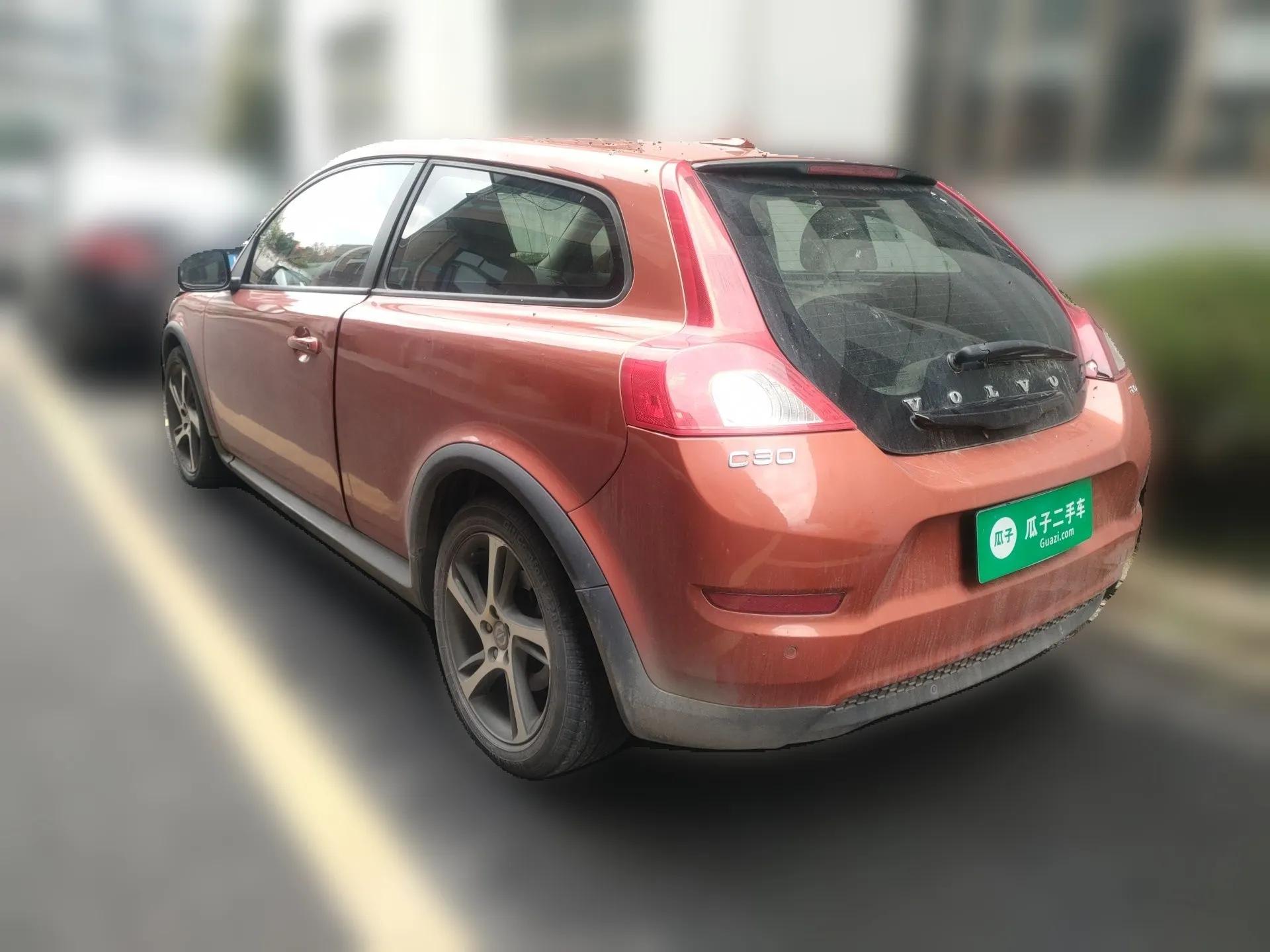 Volvo C30 2012 2.0L Aktiv Dynamic Package Edition — миниатюра 4
