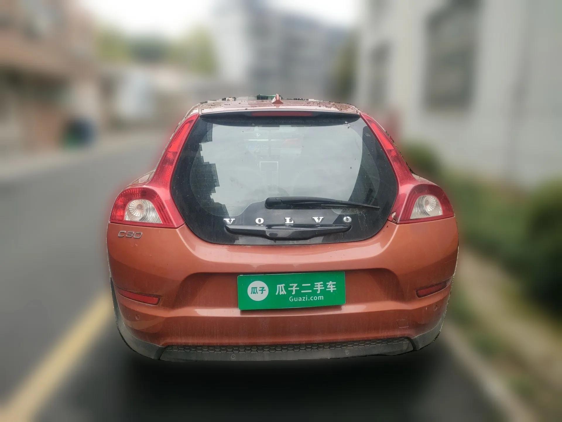 Volvo C30 2012 2.0L Aktiv Dynamic Package Edition — миниатюра 5