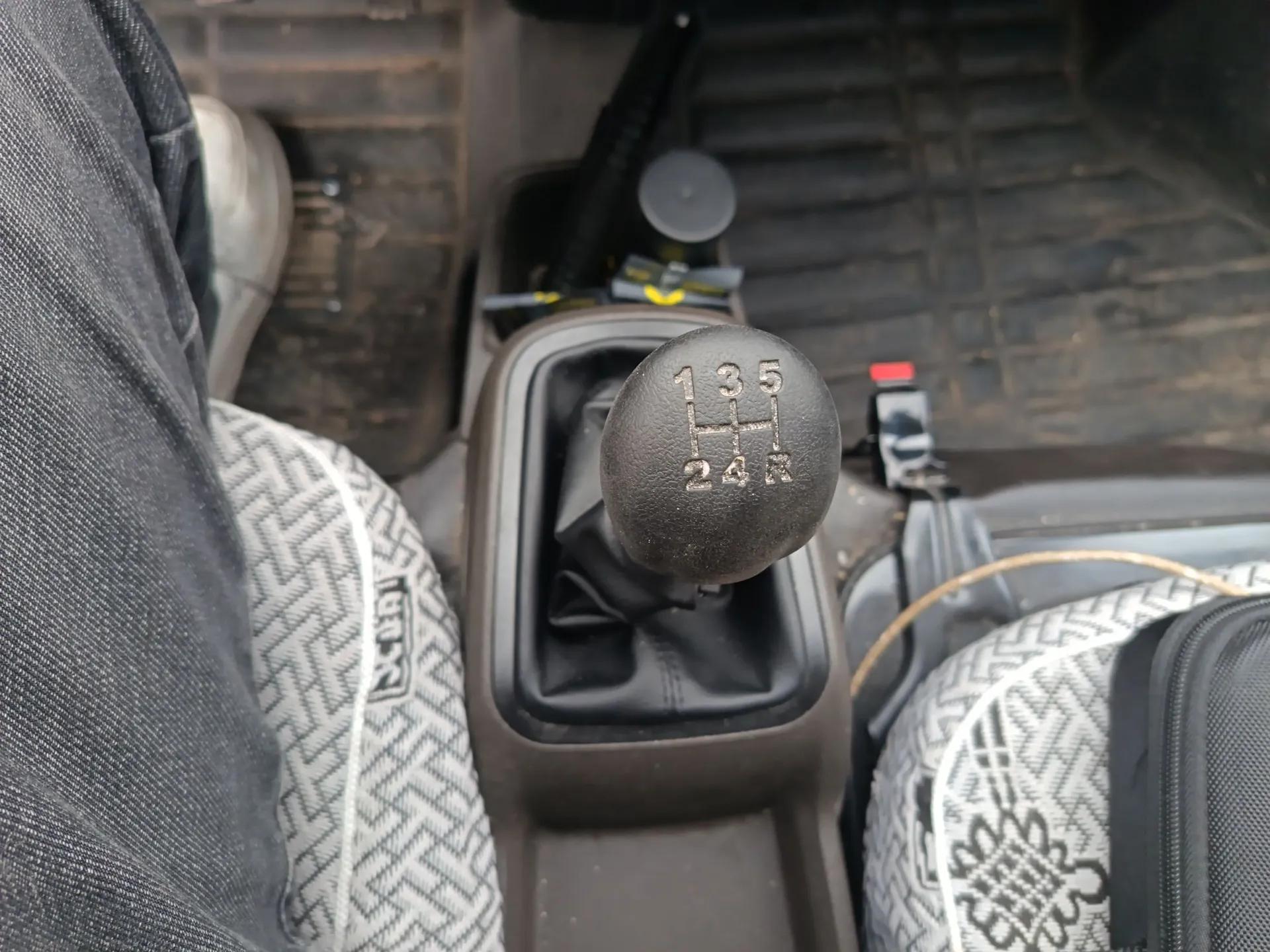 Wuling Rongguang S 2023 1.5L Base Version 5/7 Seats — миниатюра 13