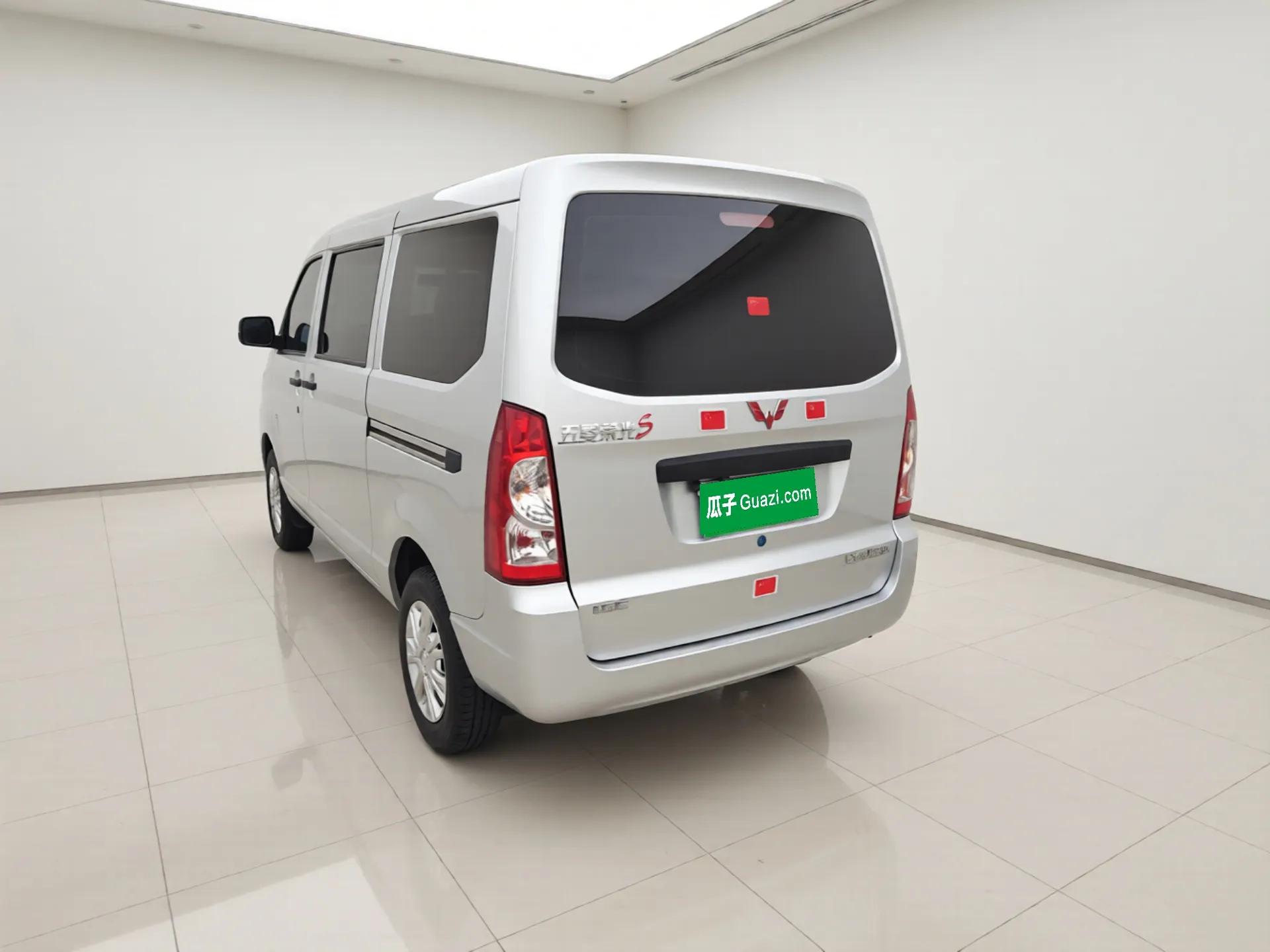 Wuling Rongguang S 2023 1.5L Base Version 5/7 Seats — миниатюра 4