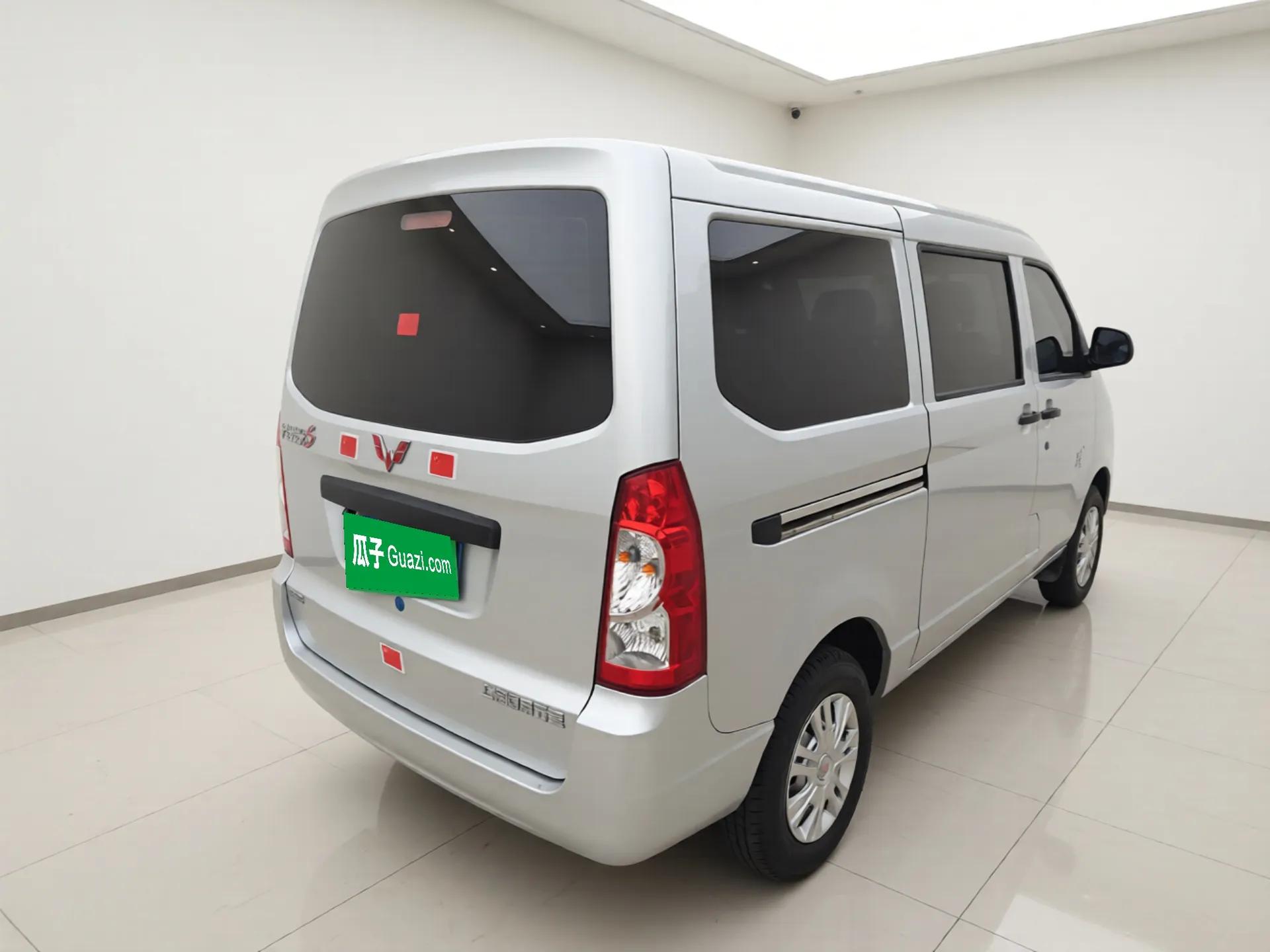 Wuling Rongguang S 2023 1.5L Base Version 5/7 Seats — миниатюра 6