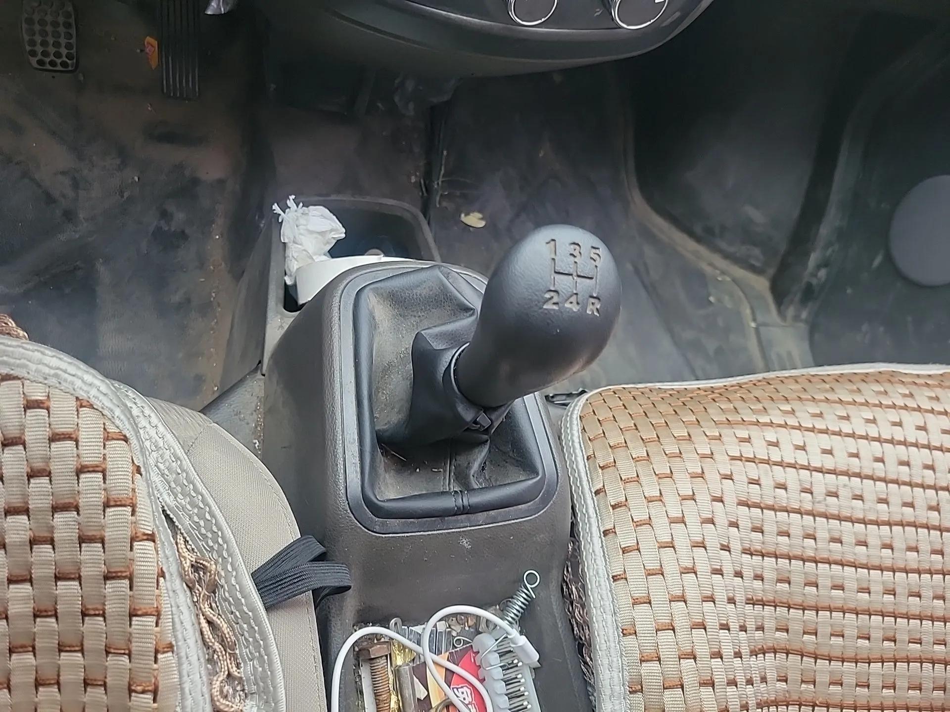 Wuling Rongguang S 2023 1.5L Base Version 5/7 Seats — миниатюра 15