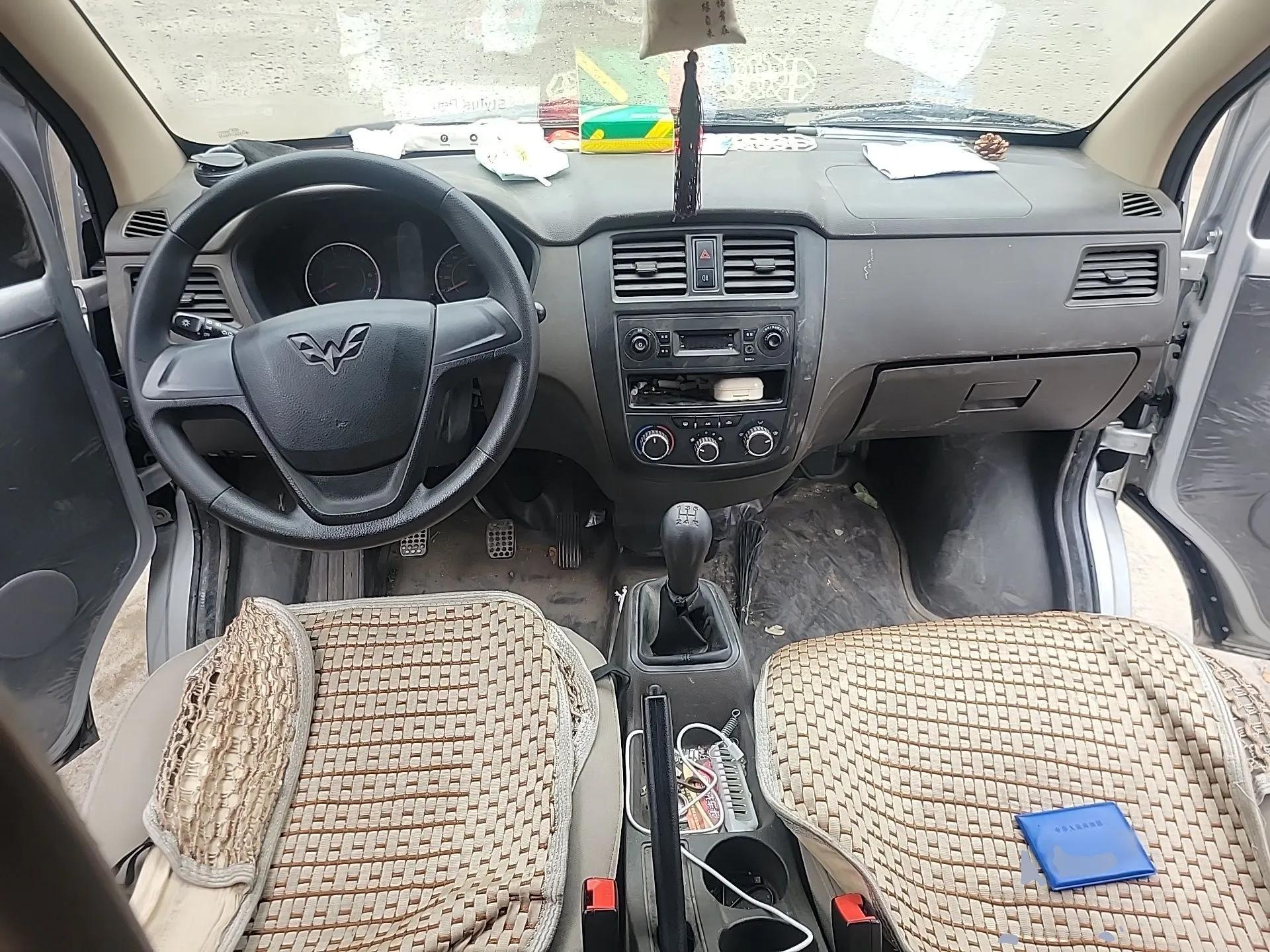 Wuling Rongguang S 2023 1.5L Base Version 5/7 Seats — миниатюра 10
