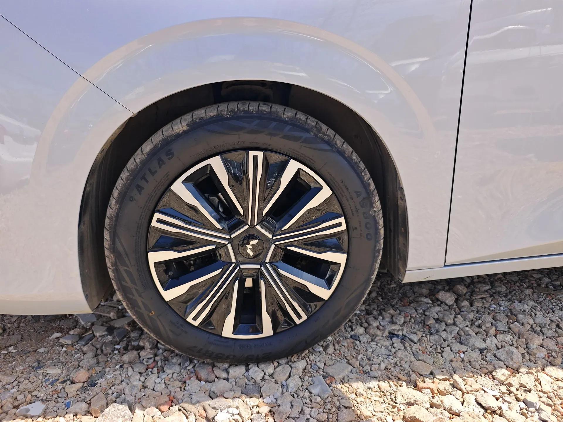 Wuling 730 2025 Model 1.5T CVT Elite Edition — миниатюра 9