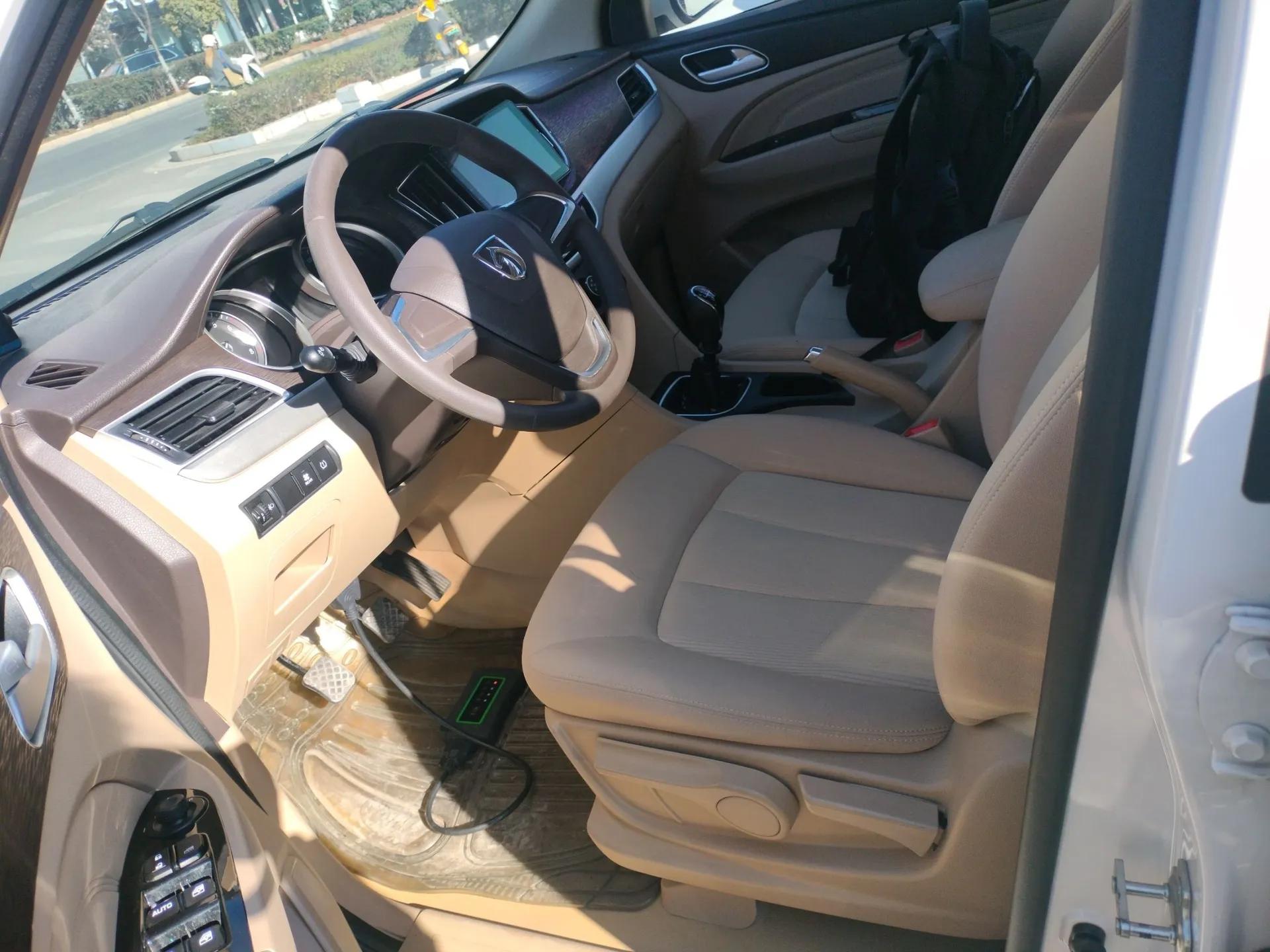 Wuling 730 2020 Commercial Vehicle 1.5L Manual Value Edition 7 Seats — миниатюра 18