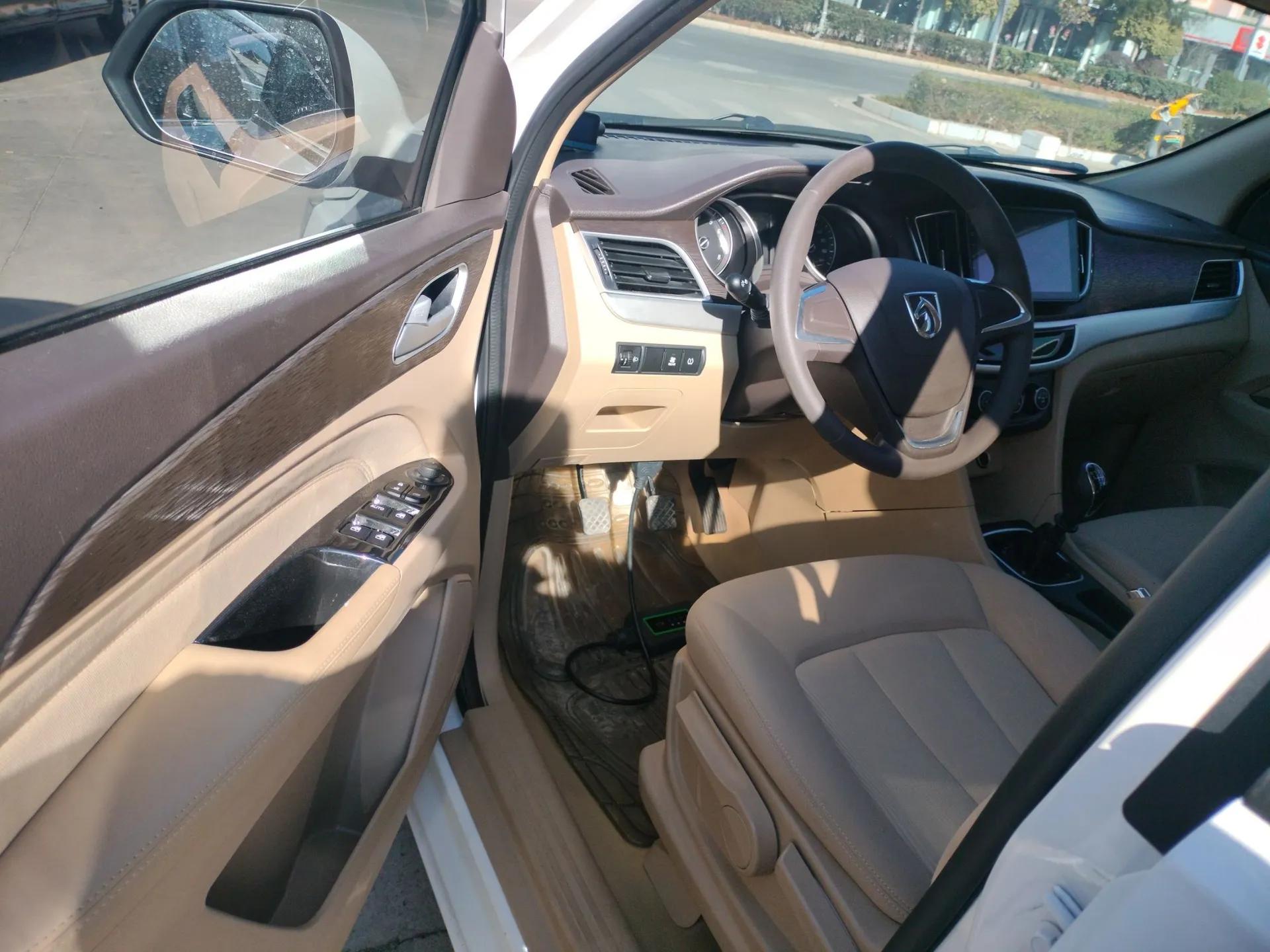 Wuling 730 2020 Commercial Vehicle 1.5L Manual Value Edition 7 Seats — миниатюра 19