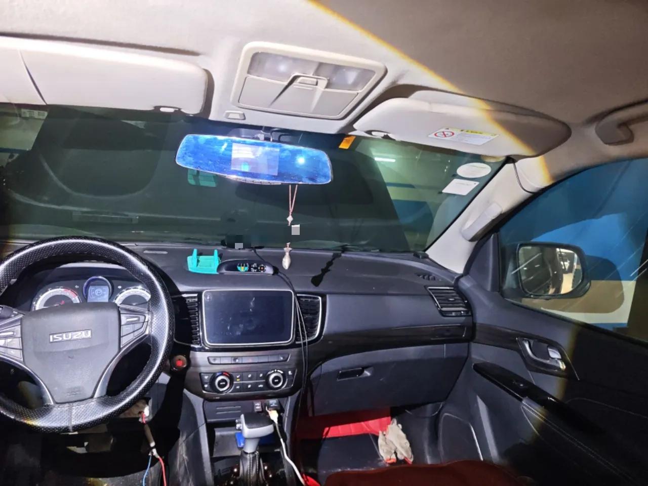 Isuzu mu-X 2018 3.0T Diesel Automatic 4x4 Enjoyment Edition 5 Seats — миниатюра 19
