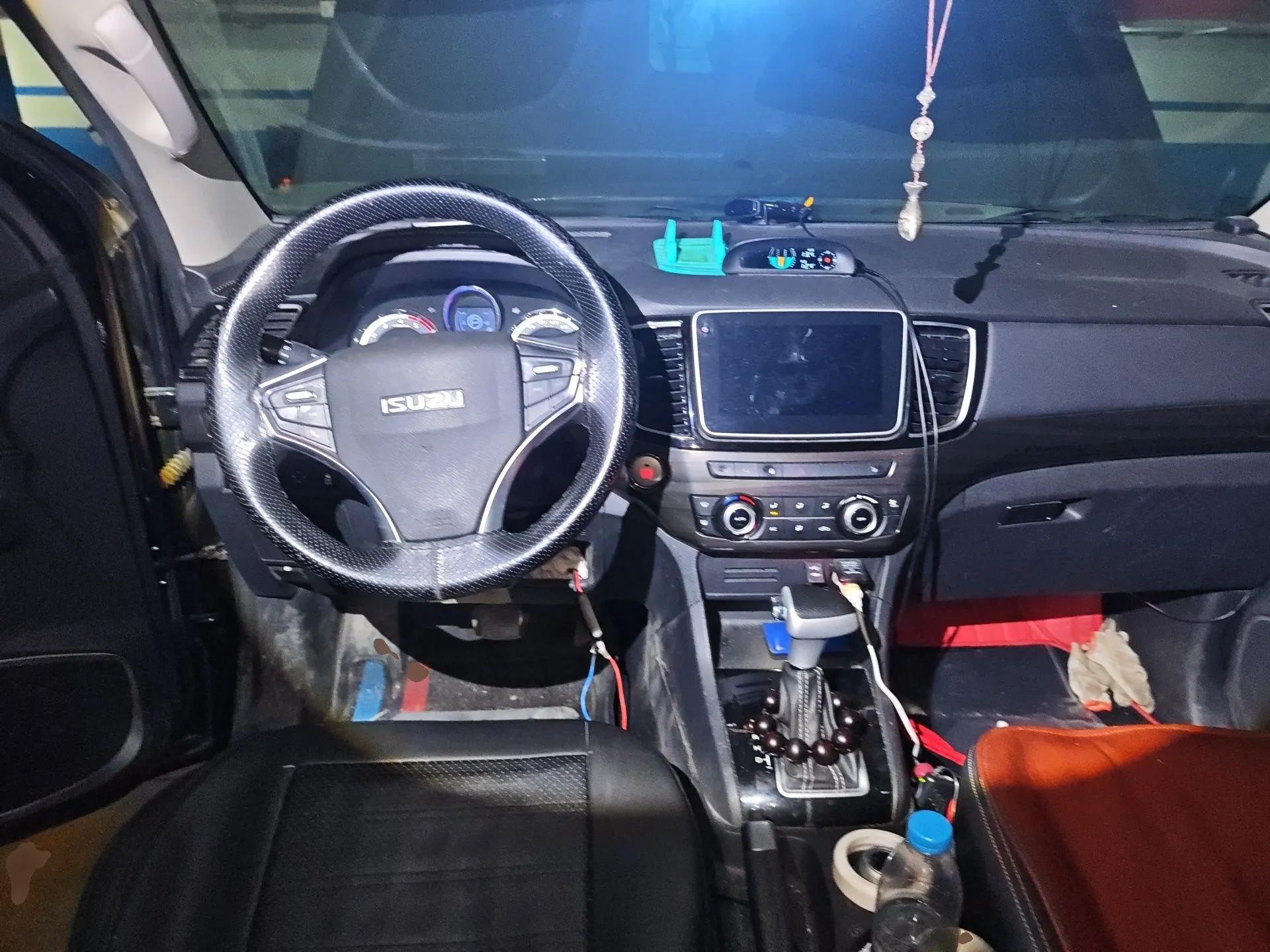 Isuzu mu-X 2018 3.0T Diesel Automatic 4x4 Enjoyment Edition 5 Seats — миниатюра 10